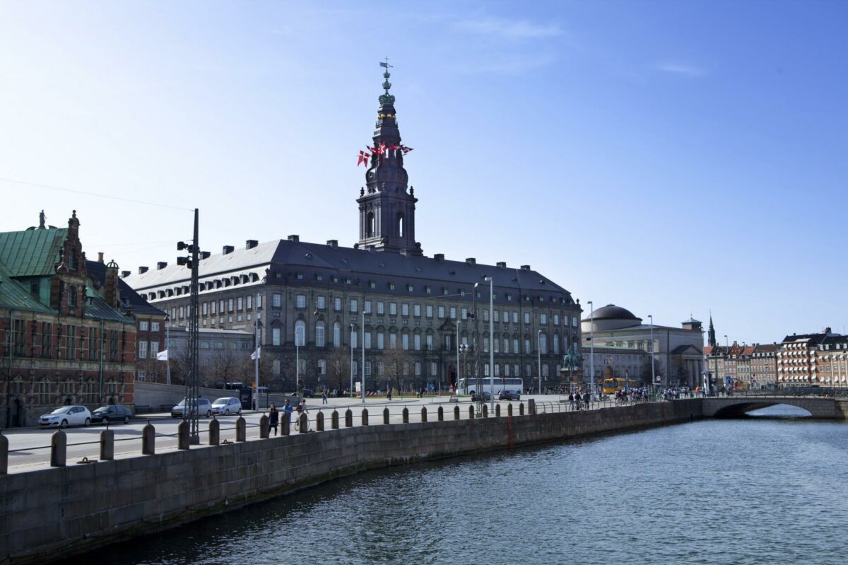 Det tredje og nuværende Christiansborg er opført 1907-28 af arkitekten Thorvald Jørgensen i såkaldt nybarokstil. Pressefoto: Anders Hviid.