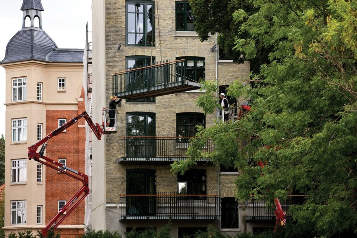 Altanmontage på Frederiksvej, Frederiksberg. Pressefoto.