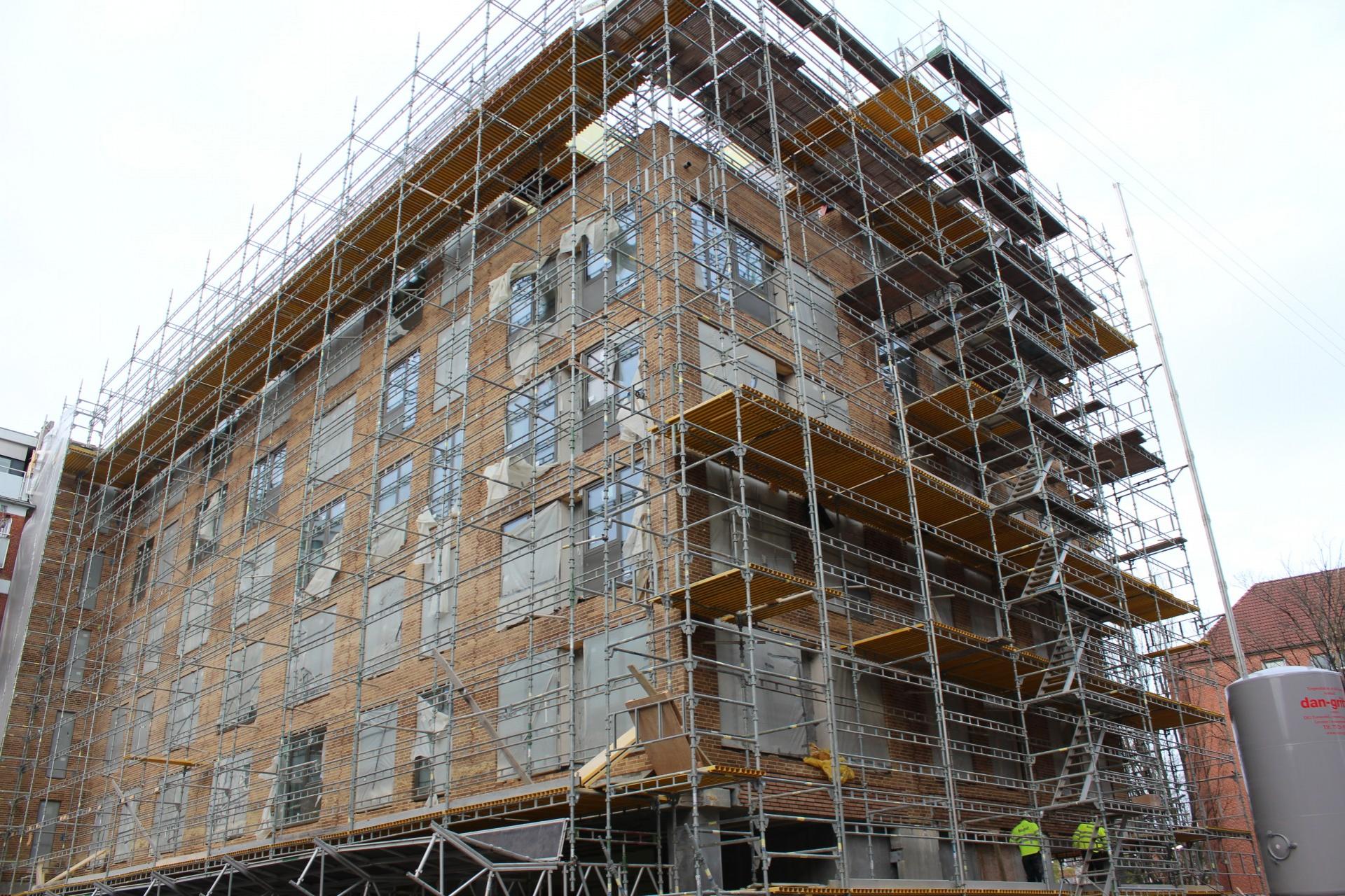 Den almene boligorganisation FSB er her i gang med at renovere ungdomsboliger på Nørrebro. Fremover skal et team med særligt fokus på netop den opgave arbejde for den almene boligorganisation. Foto: FSB