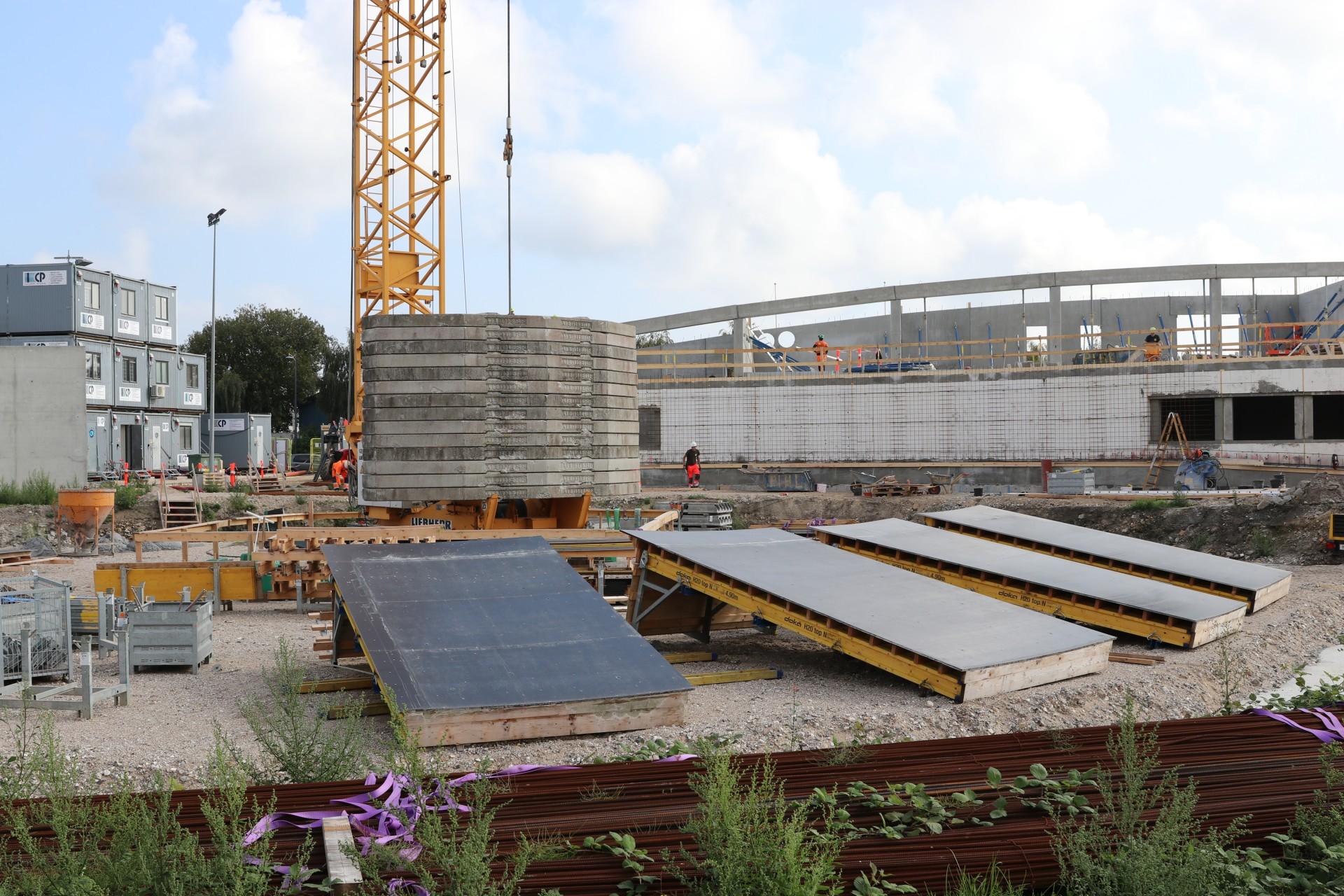 Omkring 1300 kubikmeter in situ-støbt genbrugsbeton bruges i opførelsen af Sydhavns Genbrugscenter. Foto: Torben Jastram.