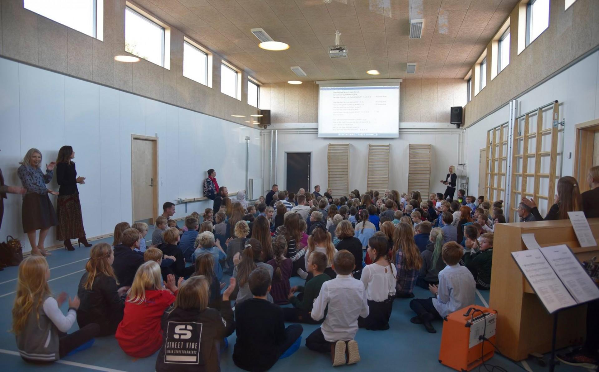 Nøvling Skole har fået forskellige lokalestørrelser. Det vil sige, at der nogle steder kun er plads til fem elever, mens der andre steder er plads til 50. Foto: KAAI.