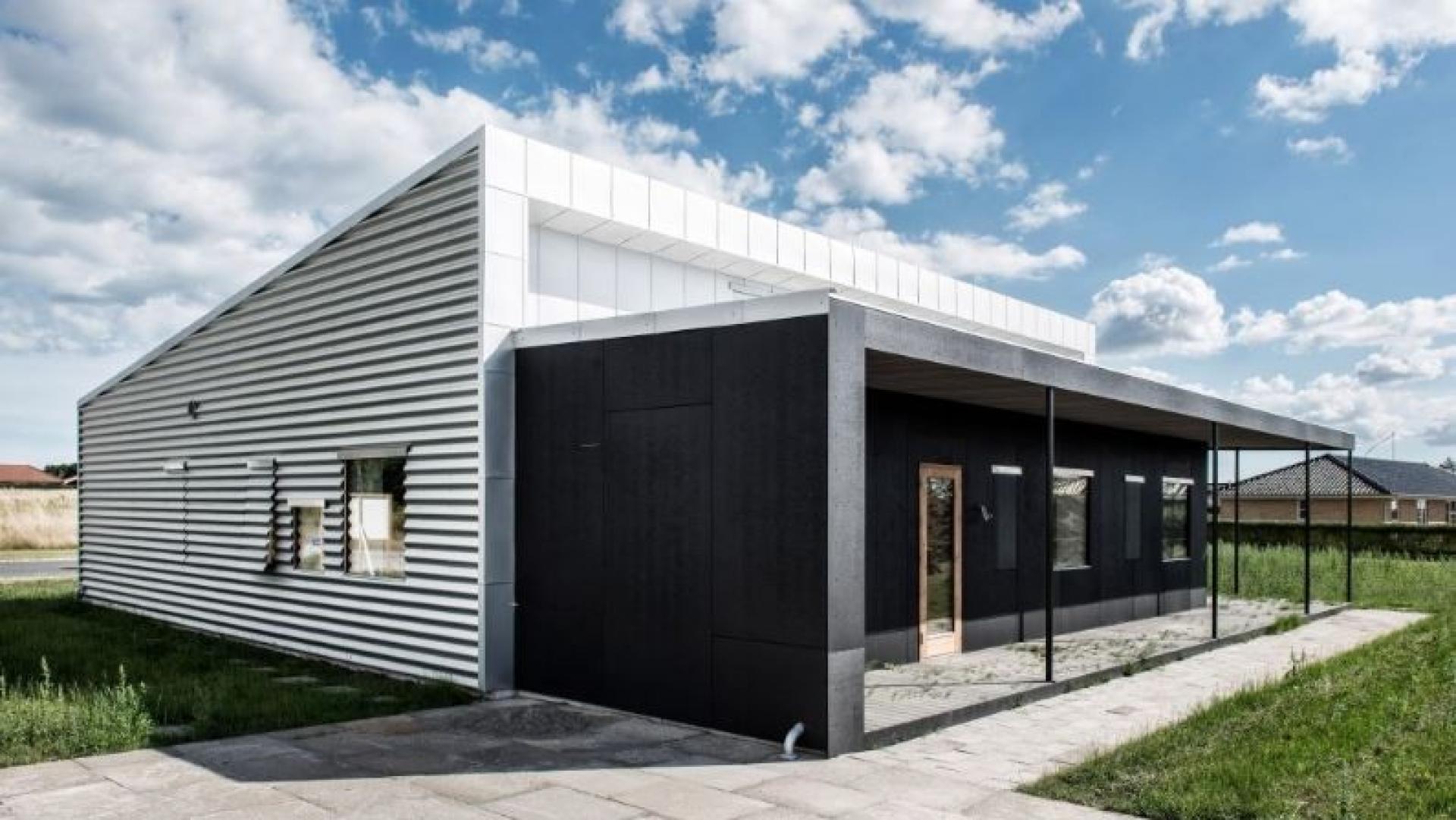 Sådan ser Upcycle House ud. Aluminium og træproduktet Richlite beklæder facaden. Foto: Lendager Group.