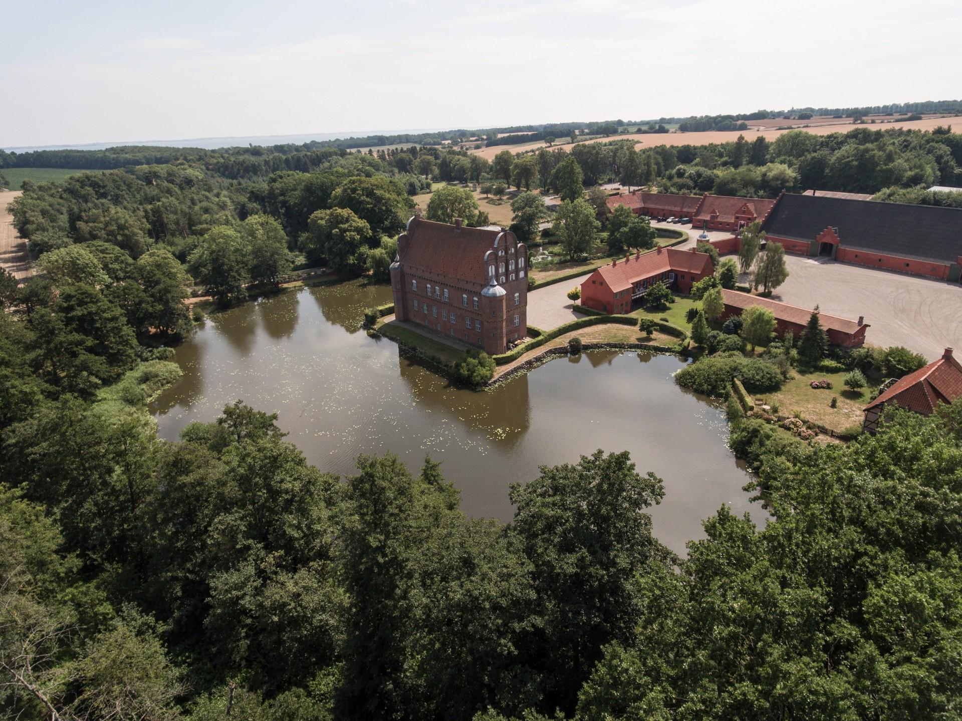 På Sydfyn ligger Hesselagergaard, en renæssancefæstning opført 1538-1580. Hovedbygningen blev opført til Christian d. 3?s kansler, Johan Friis. Foto: Historiske Huse.