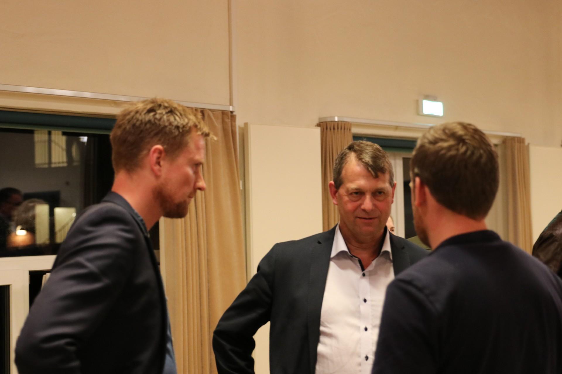 Borgmester Ib Lauritsen (mf) var meget godt tilfreds med aftenen som helhed. Til venstre ses Anders Krogh Vordrup fra Bestseller. Foto: Mathias Hansen.