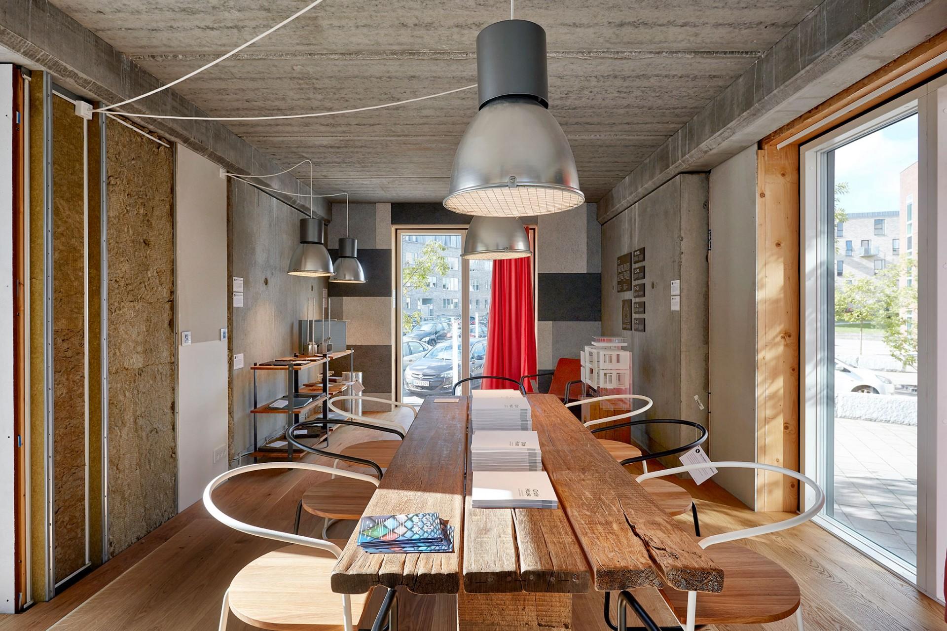 Naturmaterialer og ikke mindst vinduer, som er nedbrydelige i deres oprindelige bestanddele, er en del af det nye projekt. Foto. Lejerbo.