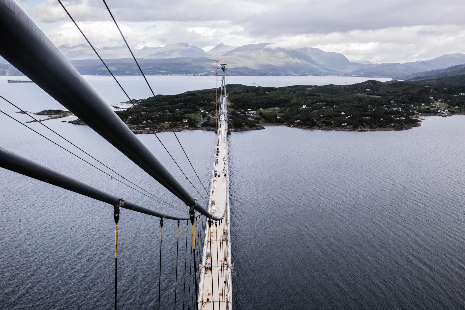Hålogaland-broen er netop indivet i Nordnorge. Pressefoto.