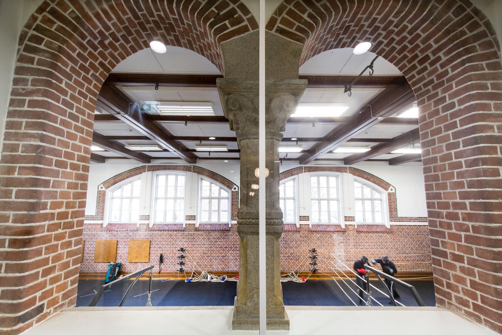 Aarhusianerne har allerede taget den omdannede skole i brug igen. Foto: Kontraframe.