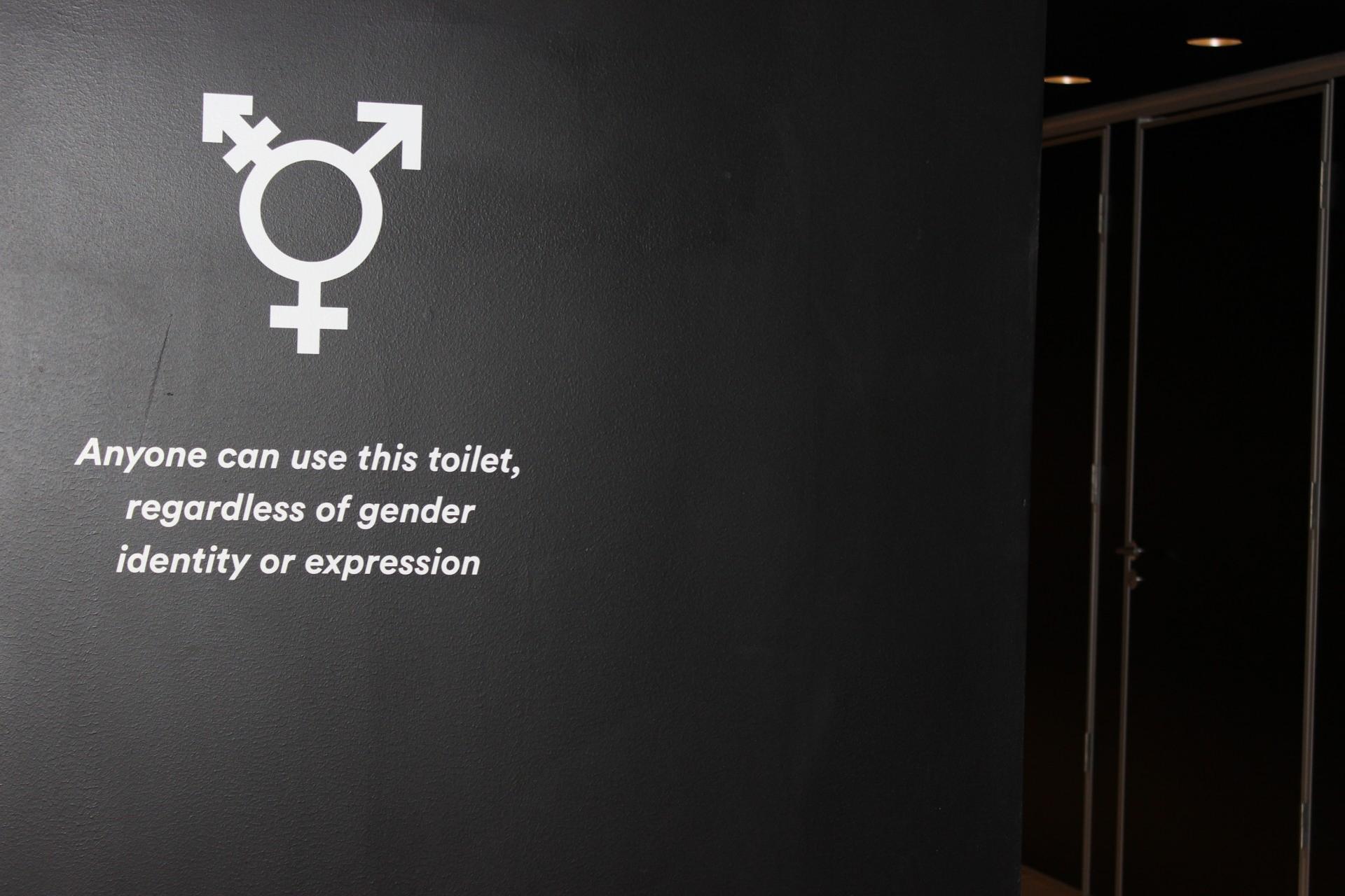 K.B. Hallen har de første LGBTQIA-toiletter. Altså toiletter, der ikke er målrettet særlige køn. Foto: Louise Gregersen.