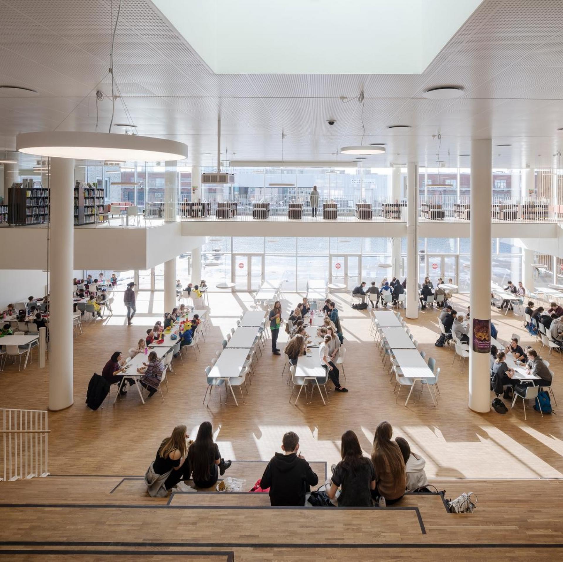 Copenhagen International School er blevet belønnet med en designerpris for sit arkitektoniske udtryk og sin energiproducerende facade. Foto: Adam Mørk.