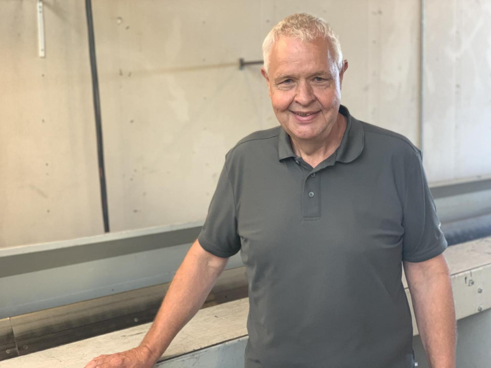 Håndværksmester Bjarne Jensen oplever, at præ-fabrikation giver mindre nedslidning af medarbejderne. Foto: Enemærke & Petersen.