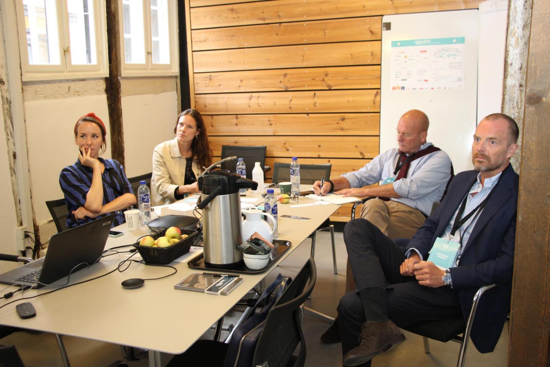 Rundt omkring i BLOX Hubspot afholdes videomøder med startups fra hele verden. Foto: Jakob Tilma