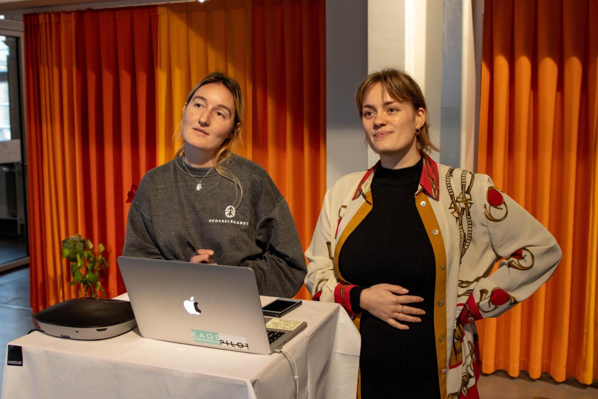 Kaospiloterne har faciliteret de tre workshops så deltagerne har kunnet koncentrere sig om den kreative proces og om samarbejdet på tværs af de deltagende organisationer. Foto: Jens Axel Thorbøll Dirksen