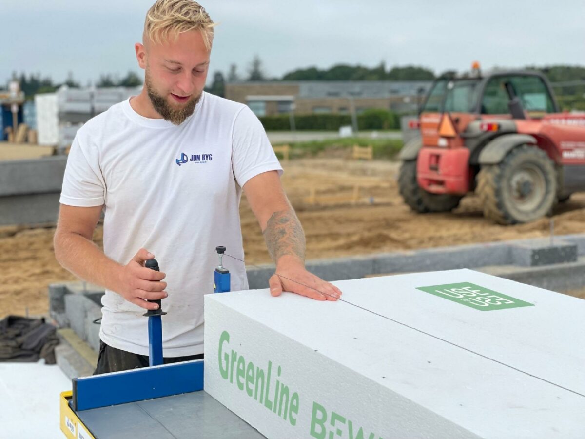 BEWI genanvender traditionel EPS/Flamingo til Recycled General Purpose Polystyrene (rGPPS) på egne fabrikker. Materialet indgår dermed i det, der principielt er et uendeligt genanvendelsesloop uden, at det går ud over materialets egenskaber. Foto: BEWI