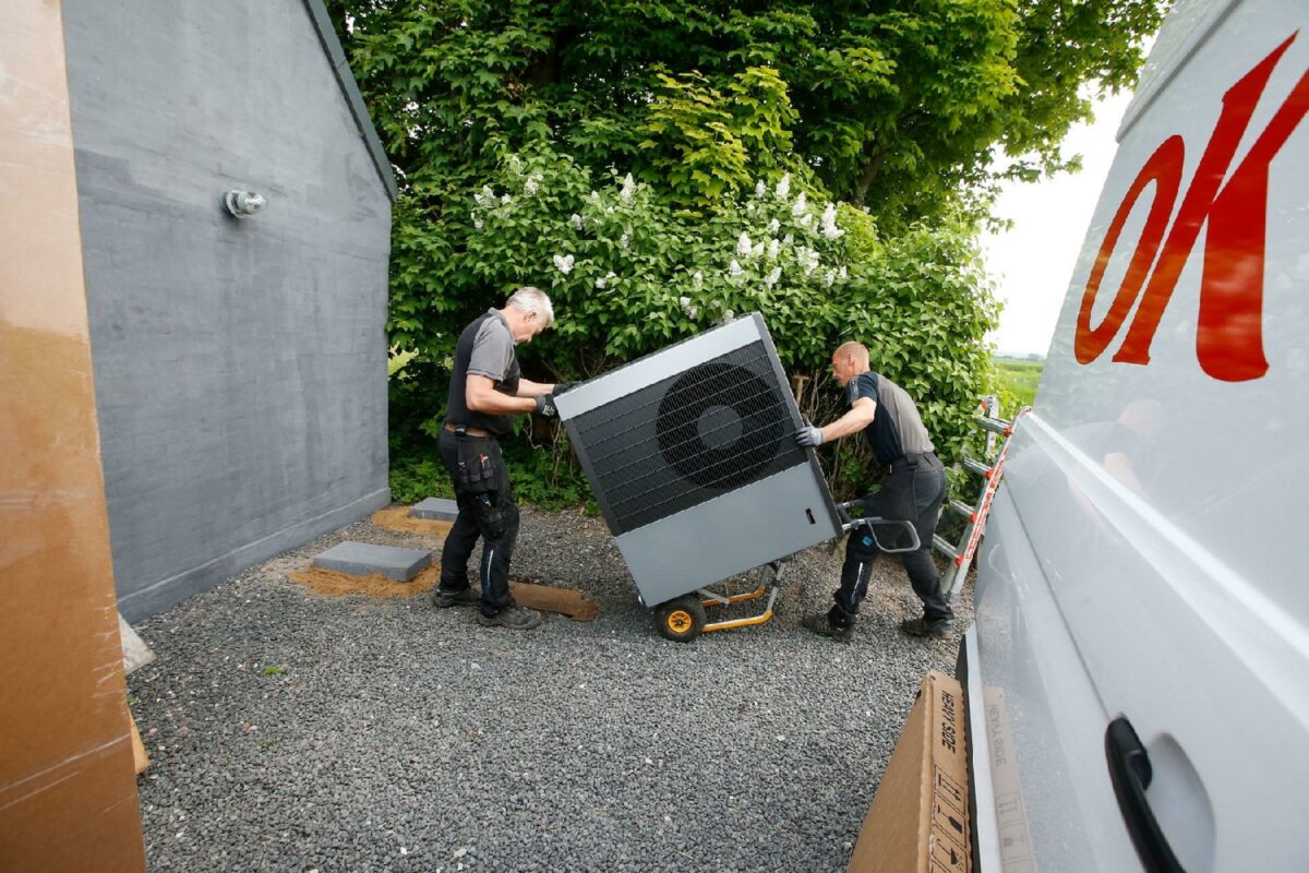 Virksomheder kan opnå store besparelser med en varmepumpe.