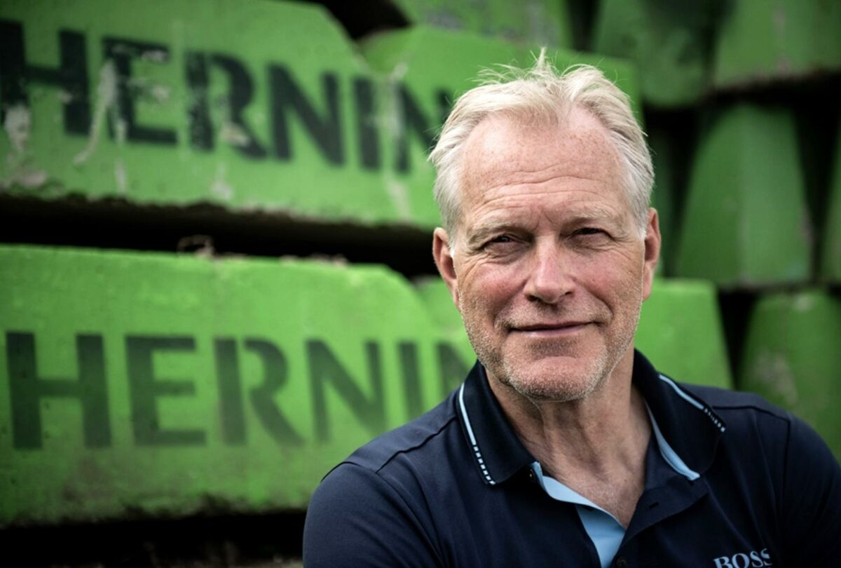 CEO og ejer Søren Tscherning håber, at virksomheden ombygning kan være med til at inspirere andre til at bygge med genbrugsmaterialer.