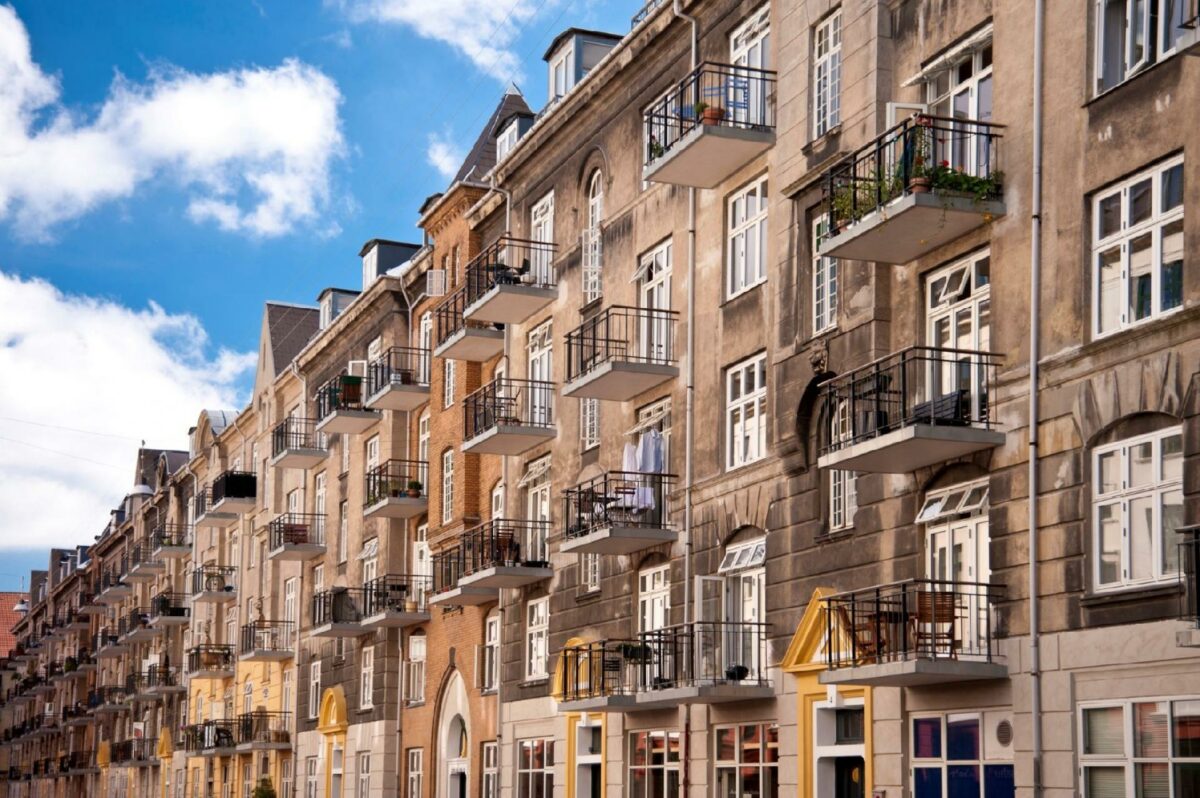 Selvom lejlighedsmarkedet i Hovedstaden har oplevet nedgang i starten af året, er priserne ikke faldet så meget, som mange forventede, lyder det fra Home. Foto: Gettyimages.