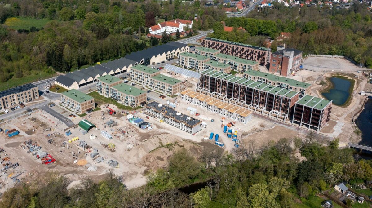 Arbejdet er fortsat i fuld gang i den nye Odense-bydel Dalum Papirfabrik, der skyder op på den gamle fabriksgrund. Foto: MT Højgaard Property Development