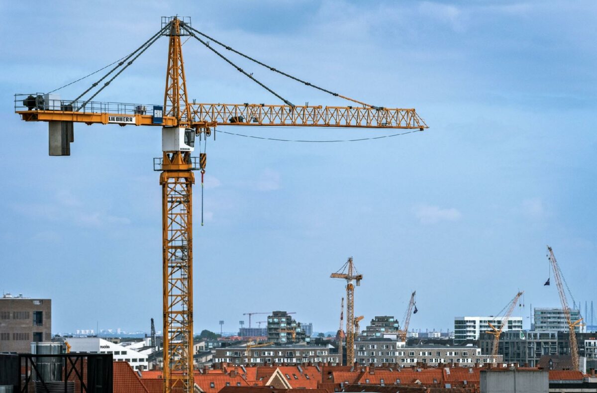 Det er allerede nu muligt at bygge på et niveau under 5,8 kg CO2, viser tal fra BUILD, Aalborg Universitet, der har kortlagt 25 danske best practice-byggerier. Foto: Bjarke Ørsted