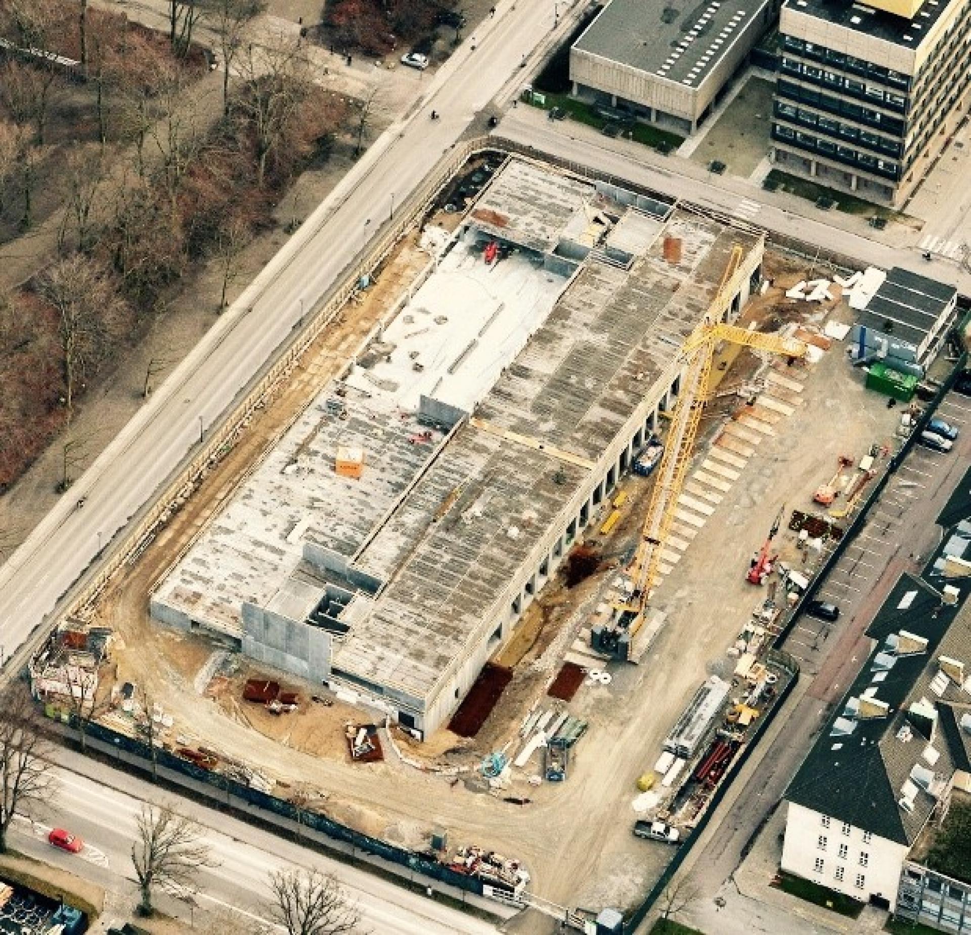 Rigshospitalets nye parkeringshus, der her ses fra luften, opføres i hovedentreprise af LM Byg A/S og bliver færdigt til sommer.