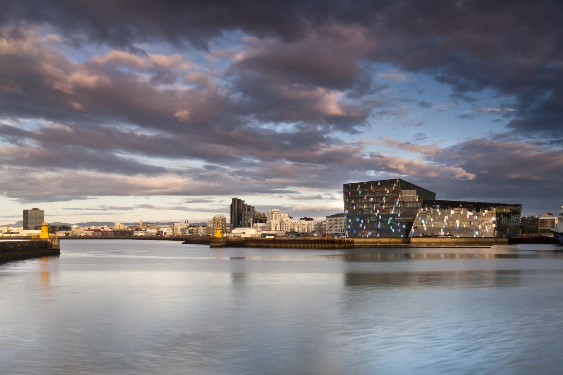 Harpa indgår i en større masterplan for området omkring Reykjaviks havn. Foto: Nic Lehoux.