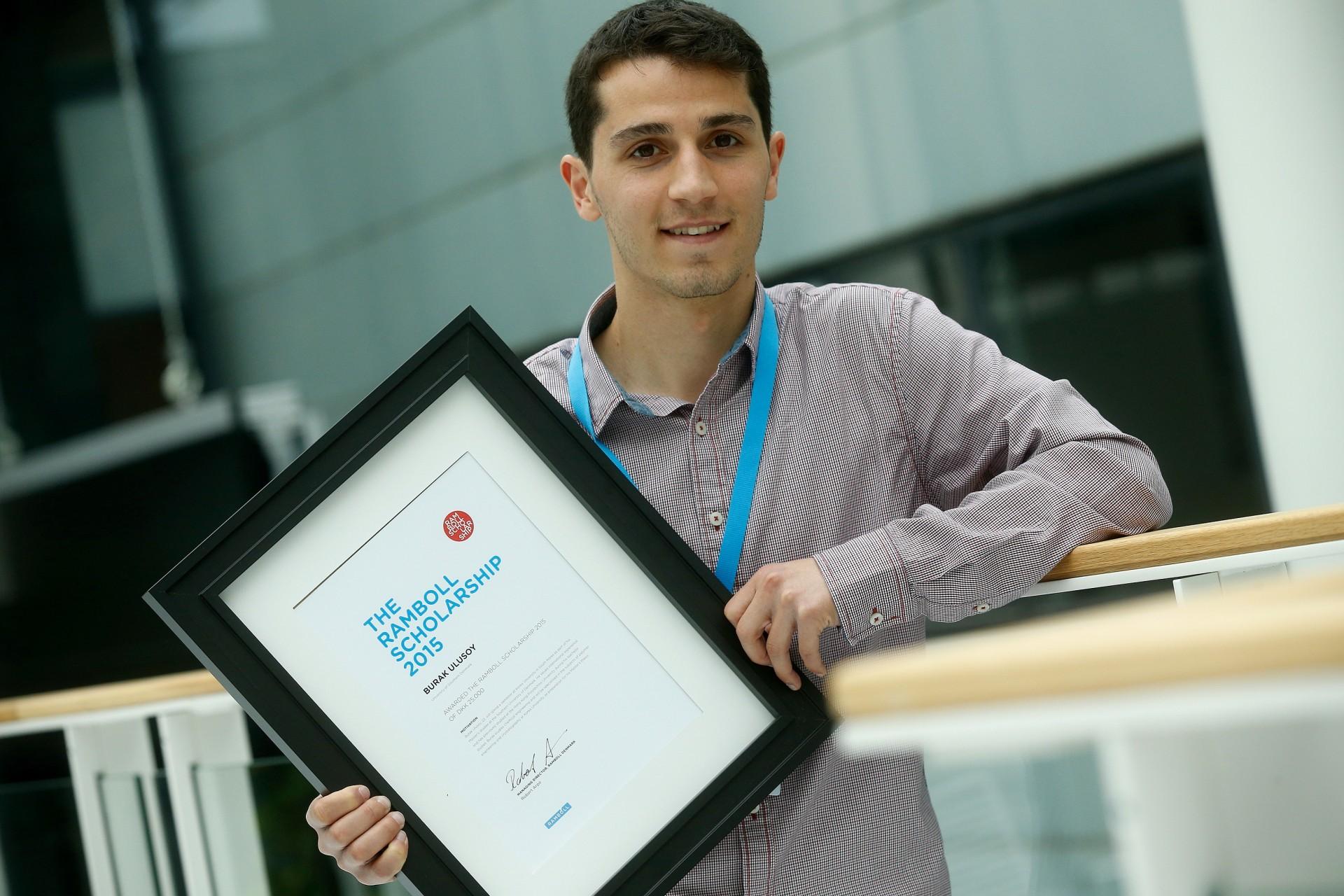 Burak Ulusoy med sit legat. Foto: Rambøll/Alexander Ørstrøm Bjødstrup.
