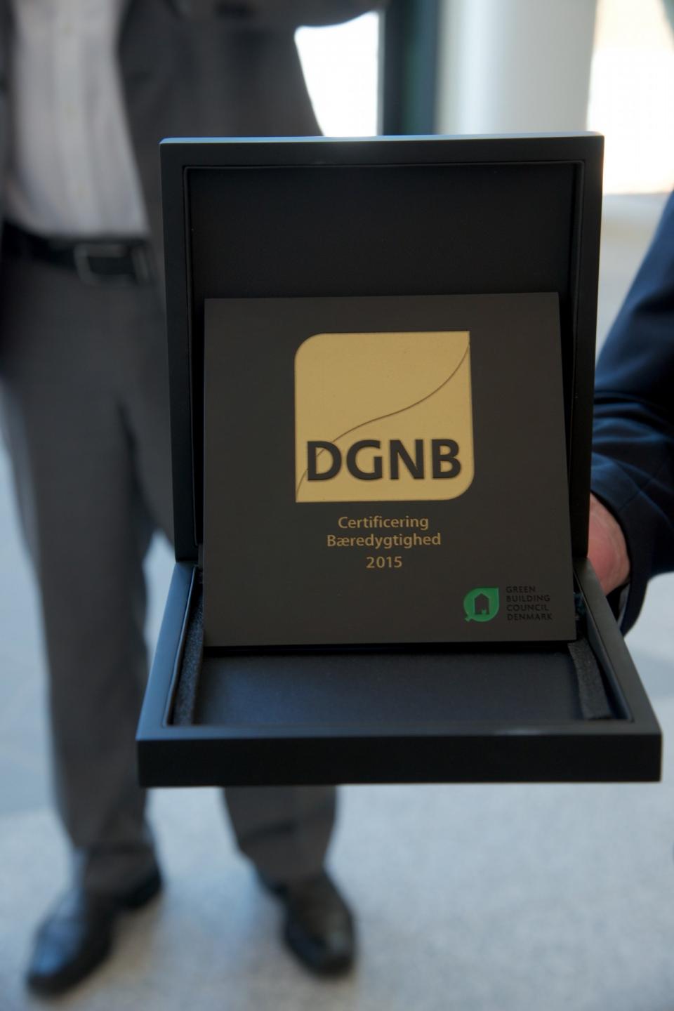 Det synlige bevis på det højeste bæredygtigsniveau for en dansk bygning. Foto: Dalibor Sandic/NCC.