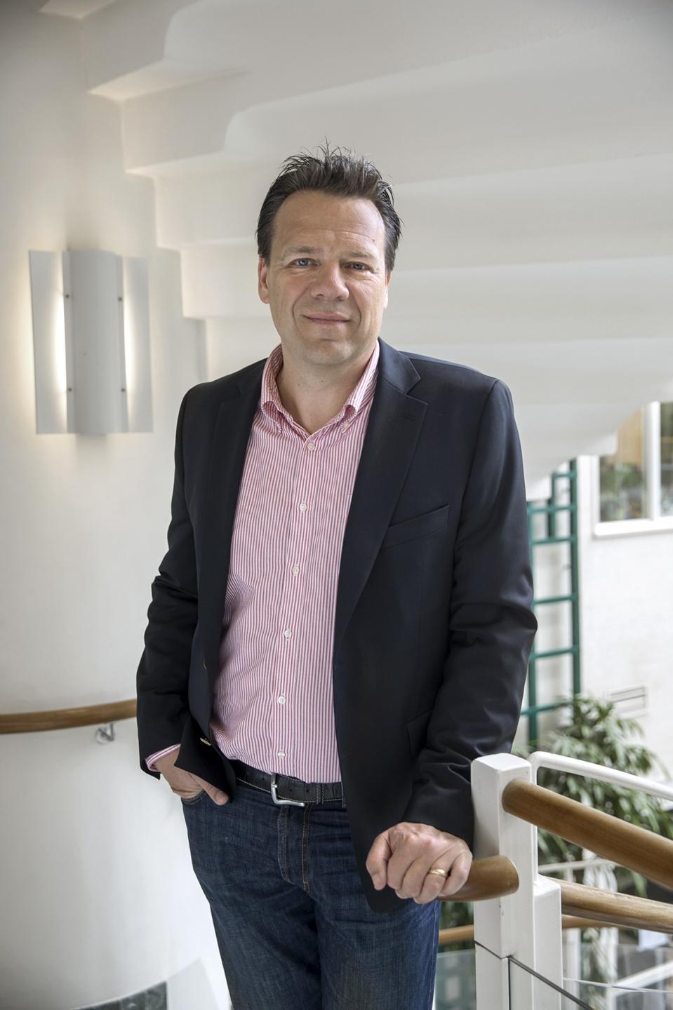 - Kunderne vil have energismarte og miljøvenlige løsninger, og entreprenørerne vil have produkter, der gør kunderne tilfredse ? og som er enkle at håndtere. Det er stærke tendenser, som jeg byder velkommen, siger Peter Isacsson, Nordisk chef for Knauf Insulation. Foto: Peter Söderström/Knauf Insulation.