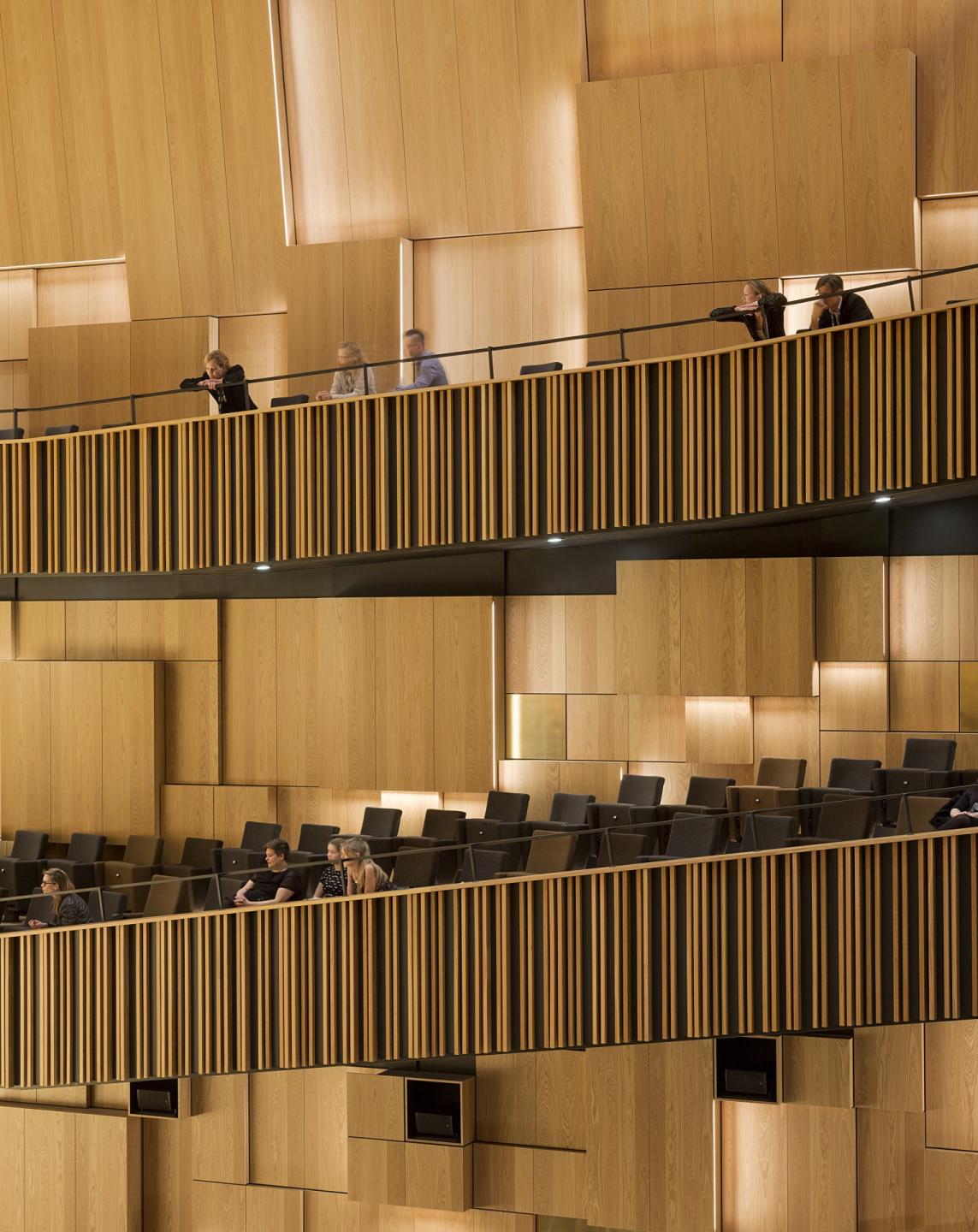 Hver enkelt flade har en funktion, vinkel og størrelse, der understøtter akustikken. Foto: Schmidt Hammer Lassen Architects.