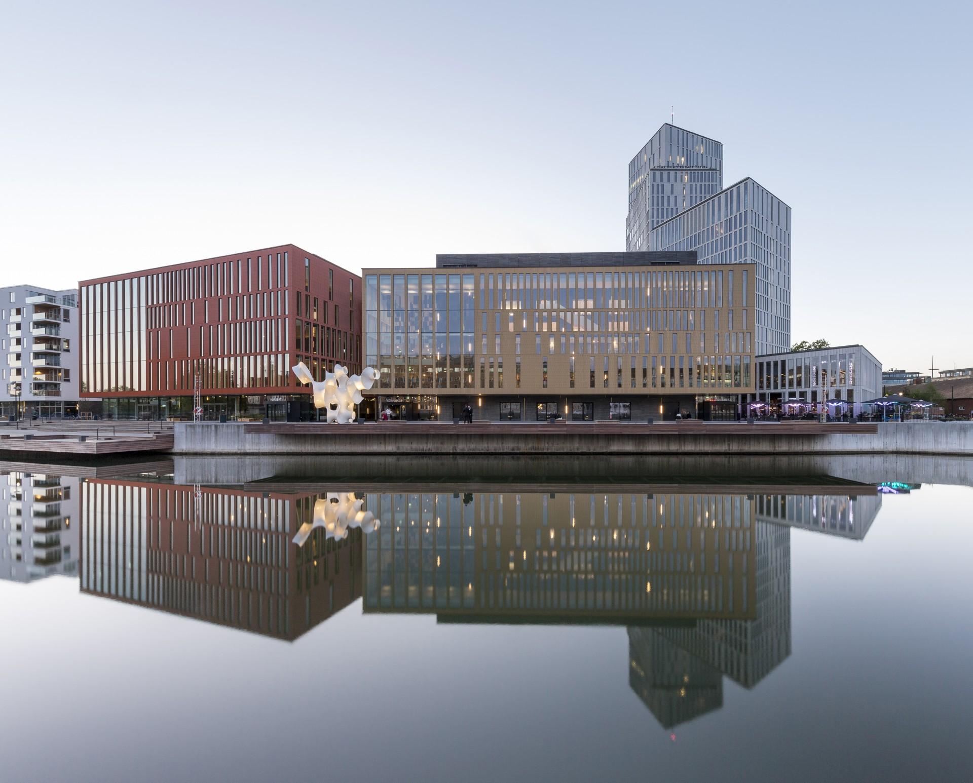 Koncertsalen er hovedbygningen i Malmö Live komplekset, som også består af et fem-stjernet Clarion Hotel & Congress, to restauranter, en sky bar og et fleksibelt koncertrum, kaldet Kuben. Foto: Schmidt Hammer Lassen Architects.