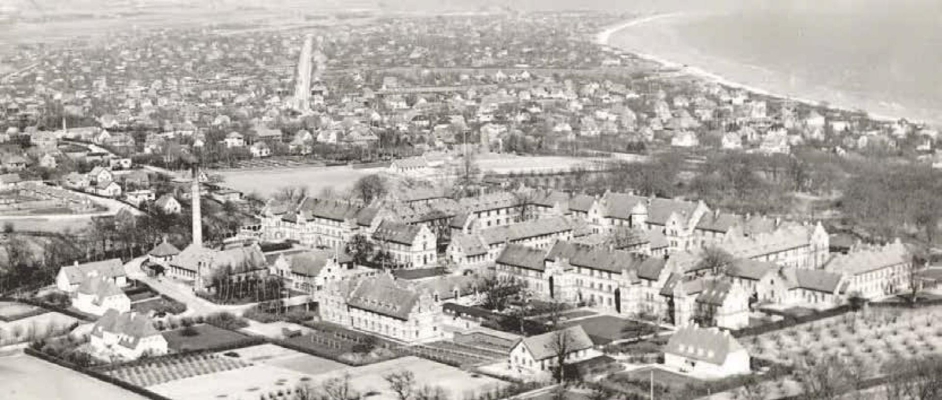 Psykiatrisk Hospital lå i sin tid uden for Aarhus - i dag ligger området i det populære og dyre Risskov. Illustration fra projektmappe om Bindesbøll Byen.
