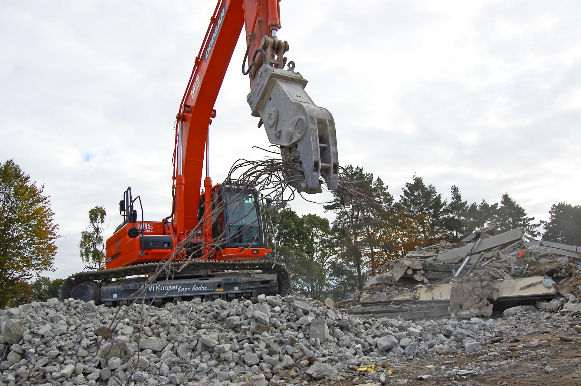 Kingo Karlsen A/S forventer et materialegenbrug på 97-98 procent, når Irmas gamle haller og øvrige bygninger er fjernet. Foto: Lars Lorentsen.