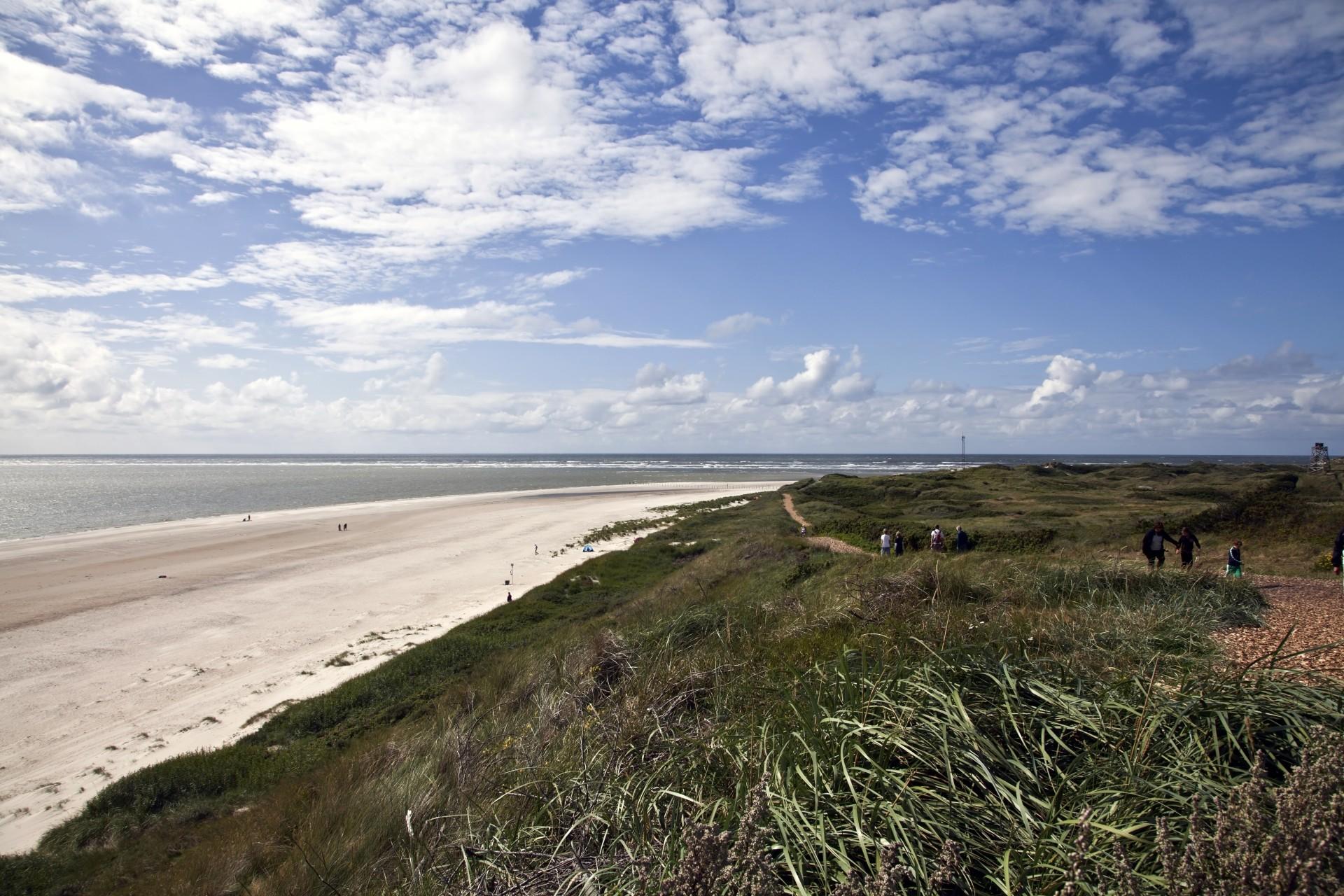 Regeringen har nu sat navn på de ti projekter, der må bygge inden for strandbeskyttelseslinjen, og yderligere 15 kystnære projekter skal nu sættes i søen. Foto: Colourbox.