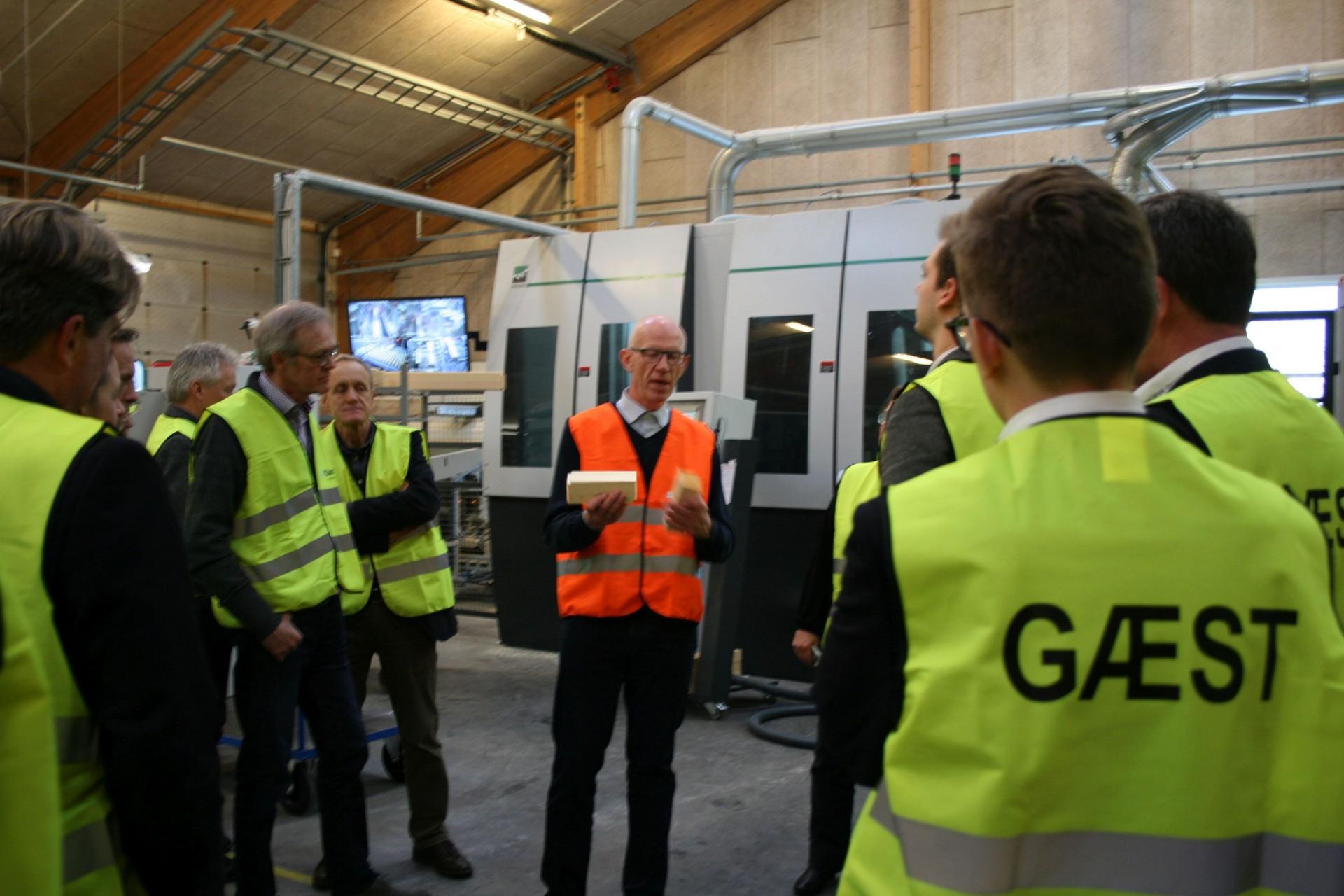Outlines direktør Jens Sørensen viste rundt på vinduesfabrikken i Farsø, hvor man arbejder vi med proaktiv produktudvikling.