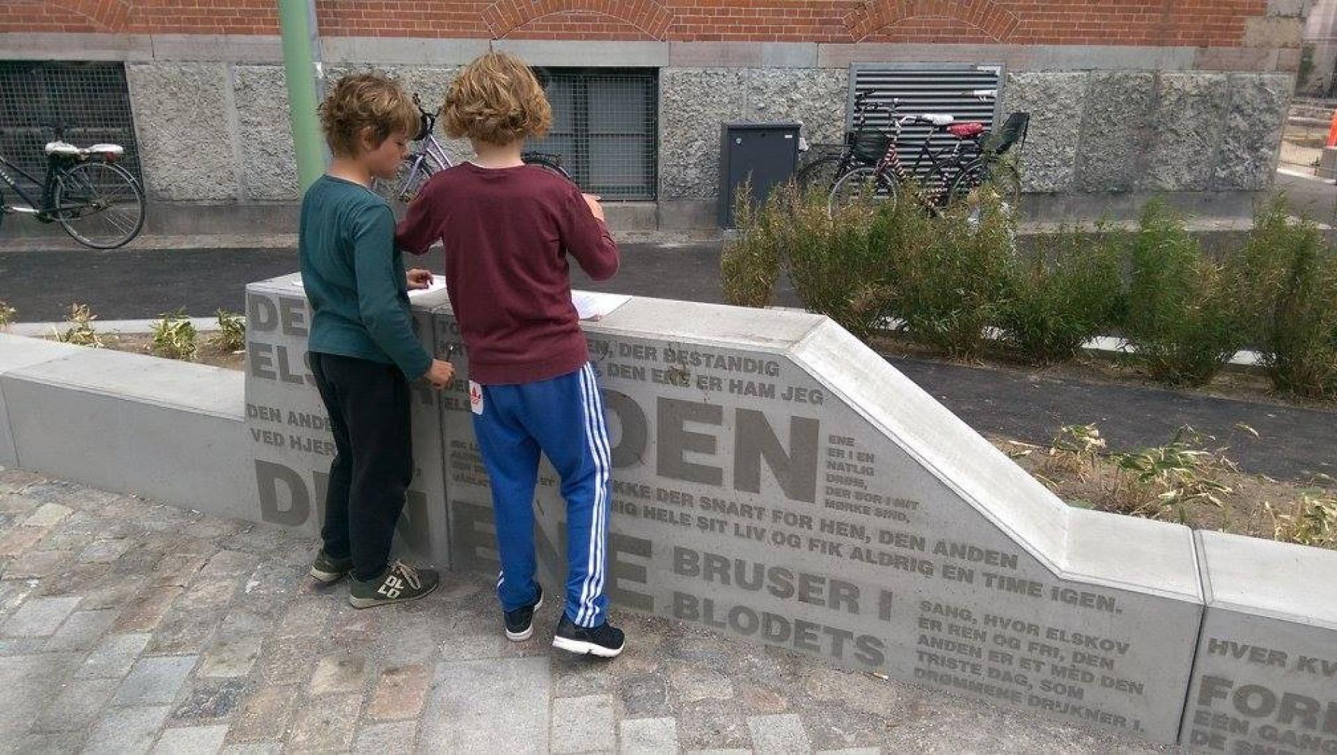 Med sammensmeltningen af de tidligere opdelte rum har også eleverne på Tove Ditlevesens Skole fået et større udeareal at boltre sig på. Foto: Områdefornyelsen Vesterbro.