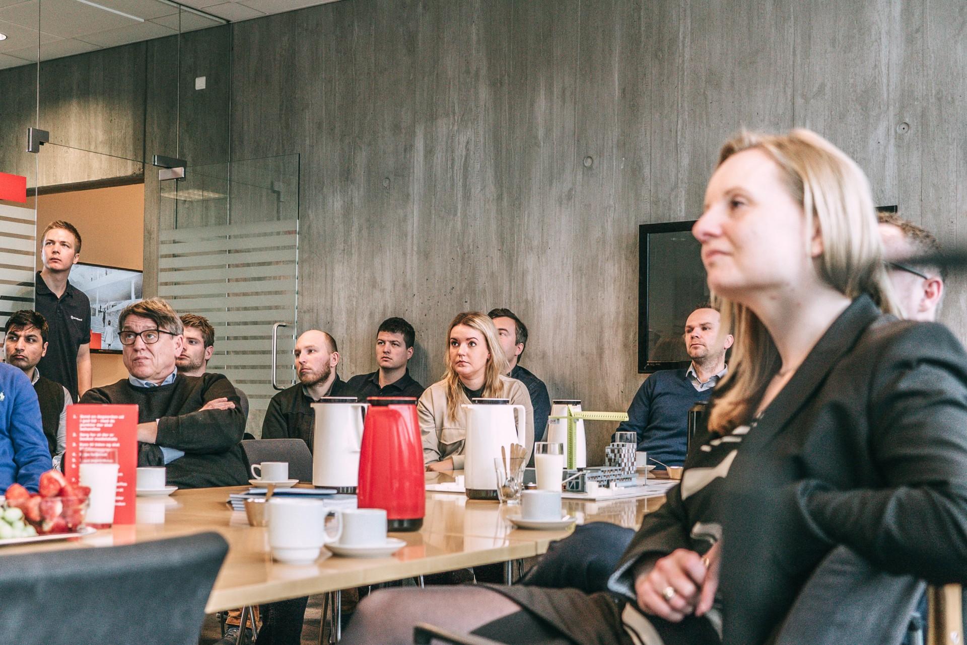 Flere end 50 personer var mødt op, da MT Højgaard åbnede sit nye VDC Lab i Aalborg. Pressefoto.