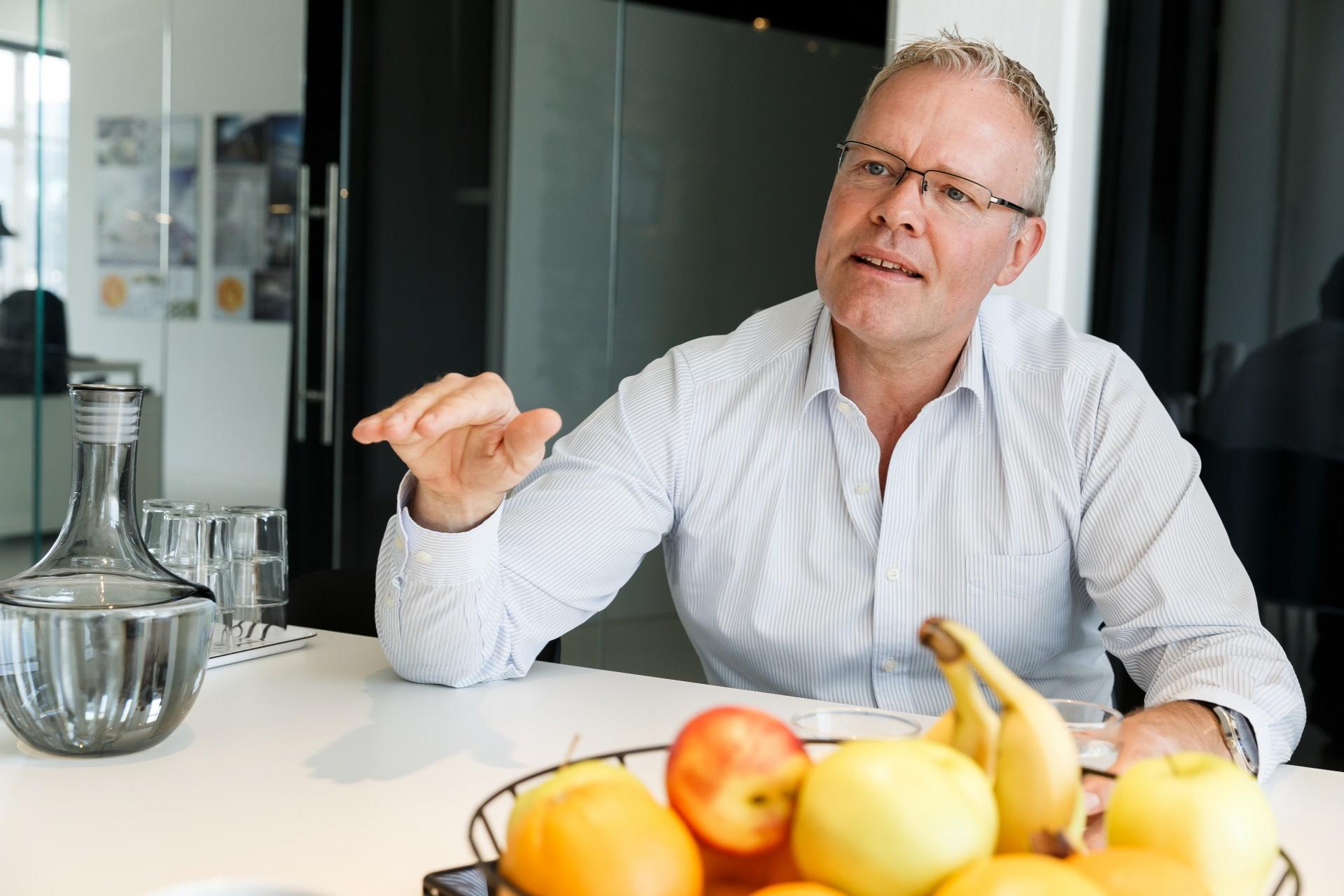 Adm. direktør i Bim Equity, Jonas N. Salih, ser frem til at følge, hvordan Nyt Aalborg Universitetshospital optimerer kvalitetssikringsprocesser. Foto: John Ehbrecht.