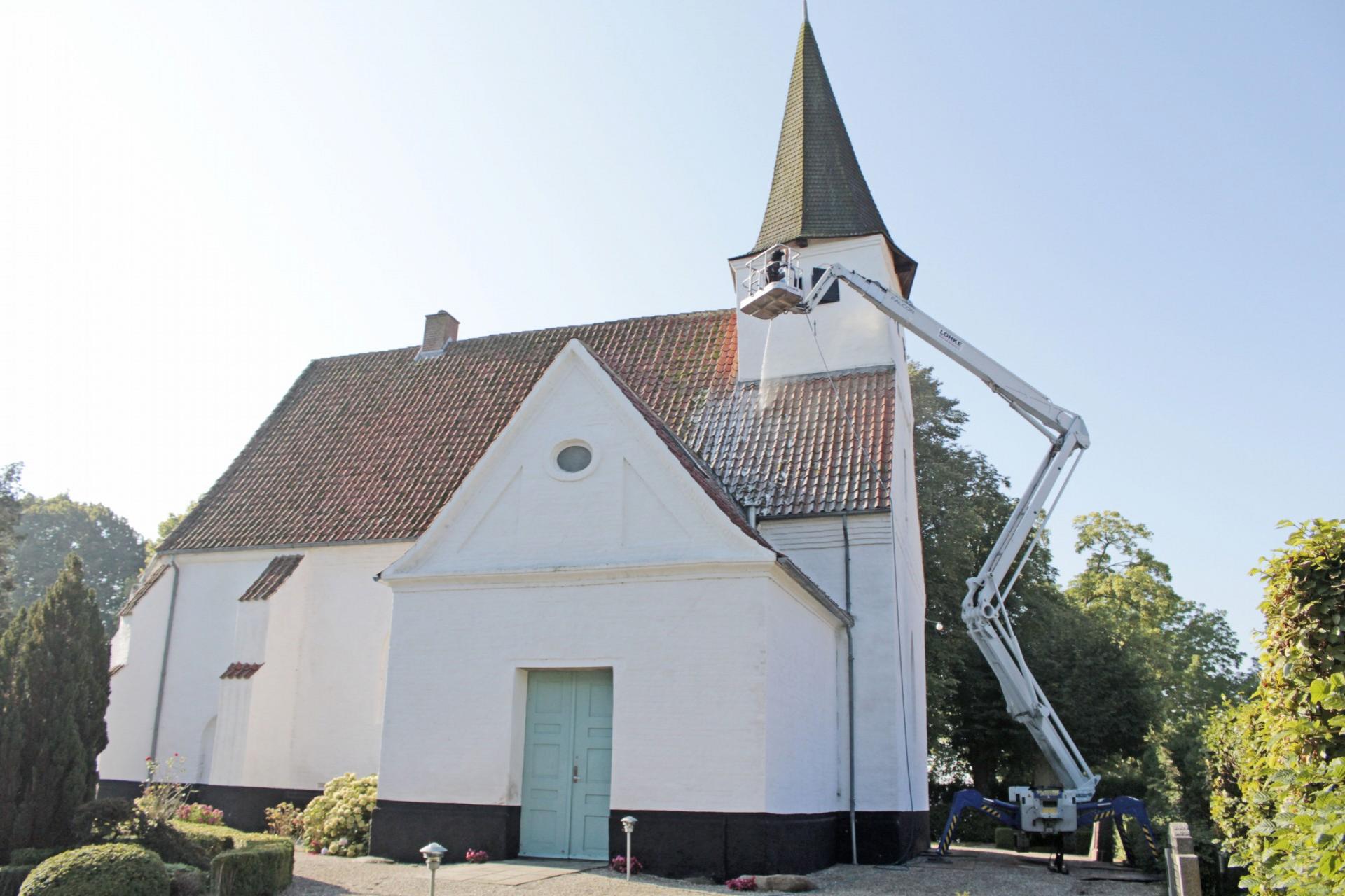 Også Engestofte Kirke fik en kærlig behandling.