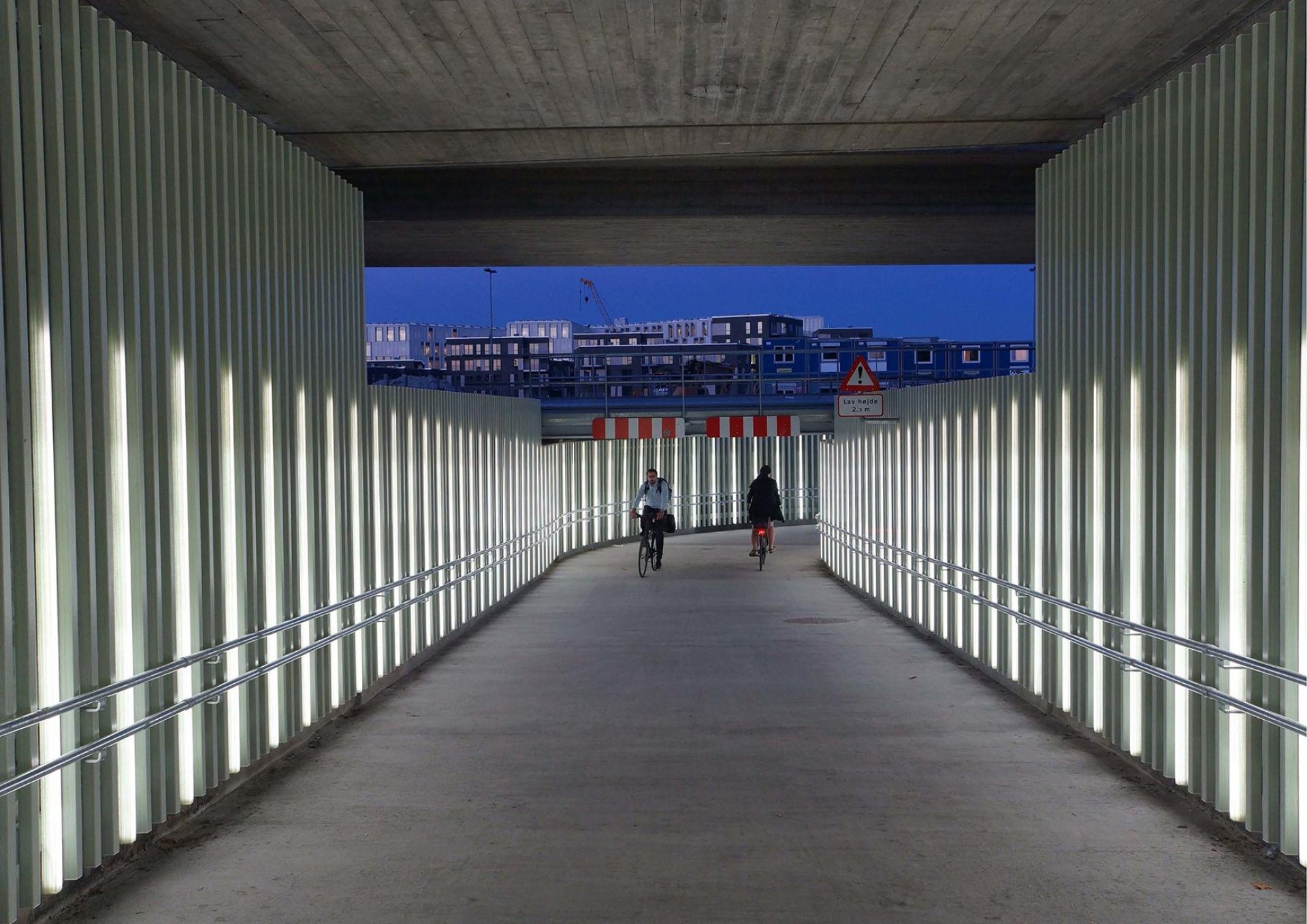 Lyset er med til at give tryghed ved Nordhavn Station. Foto: Lighting Sweco.