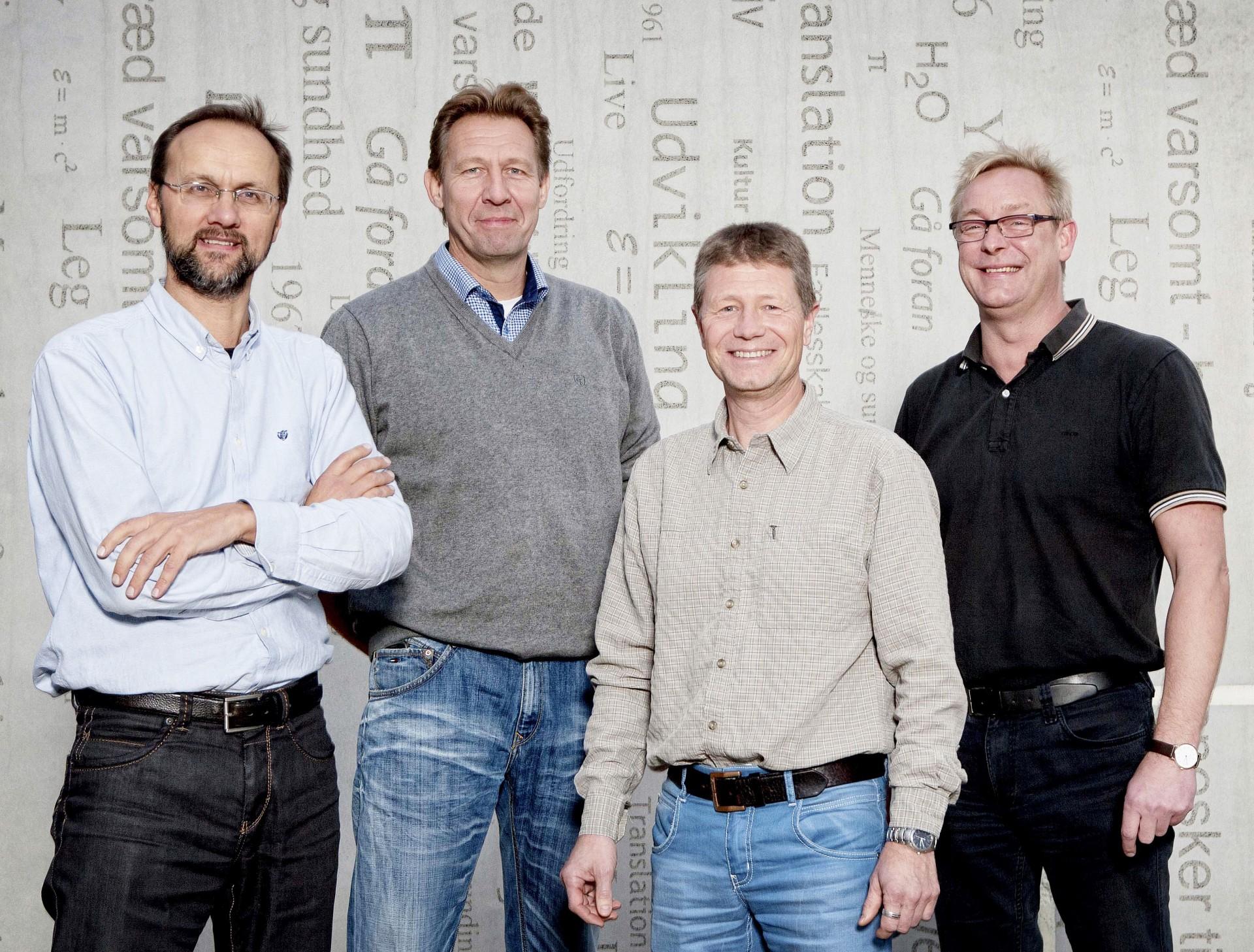 Confacs stiftere har grund til glæde over endnu et rekordregnskab. Fra venstre ses Erling Holm, Hans Verner Lind, Frank Laursen og Peter Adamsen. PR foto.