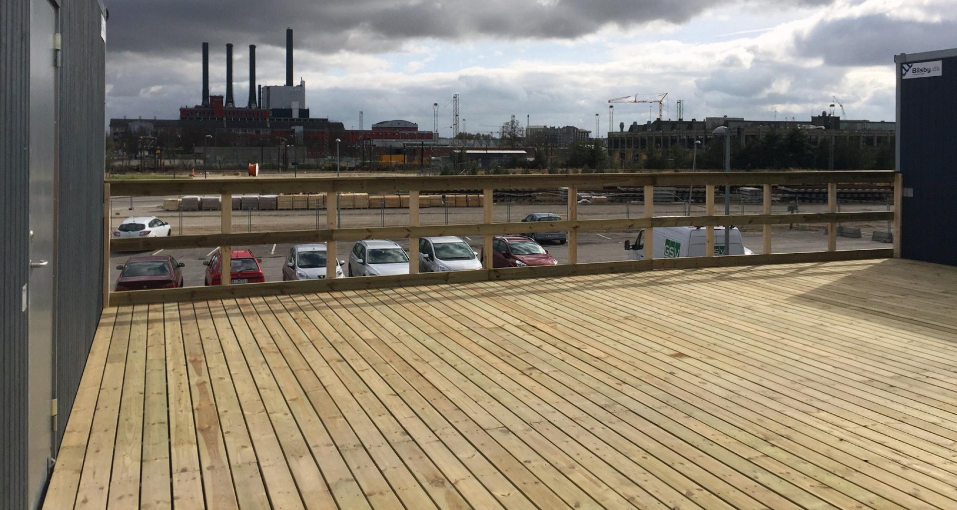 Der er udsigt mod Sydhavnen fra terrassen på skurbyen. Pressefoto.