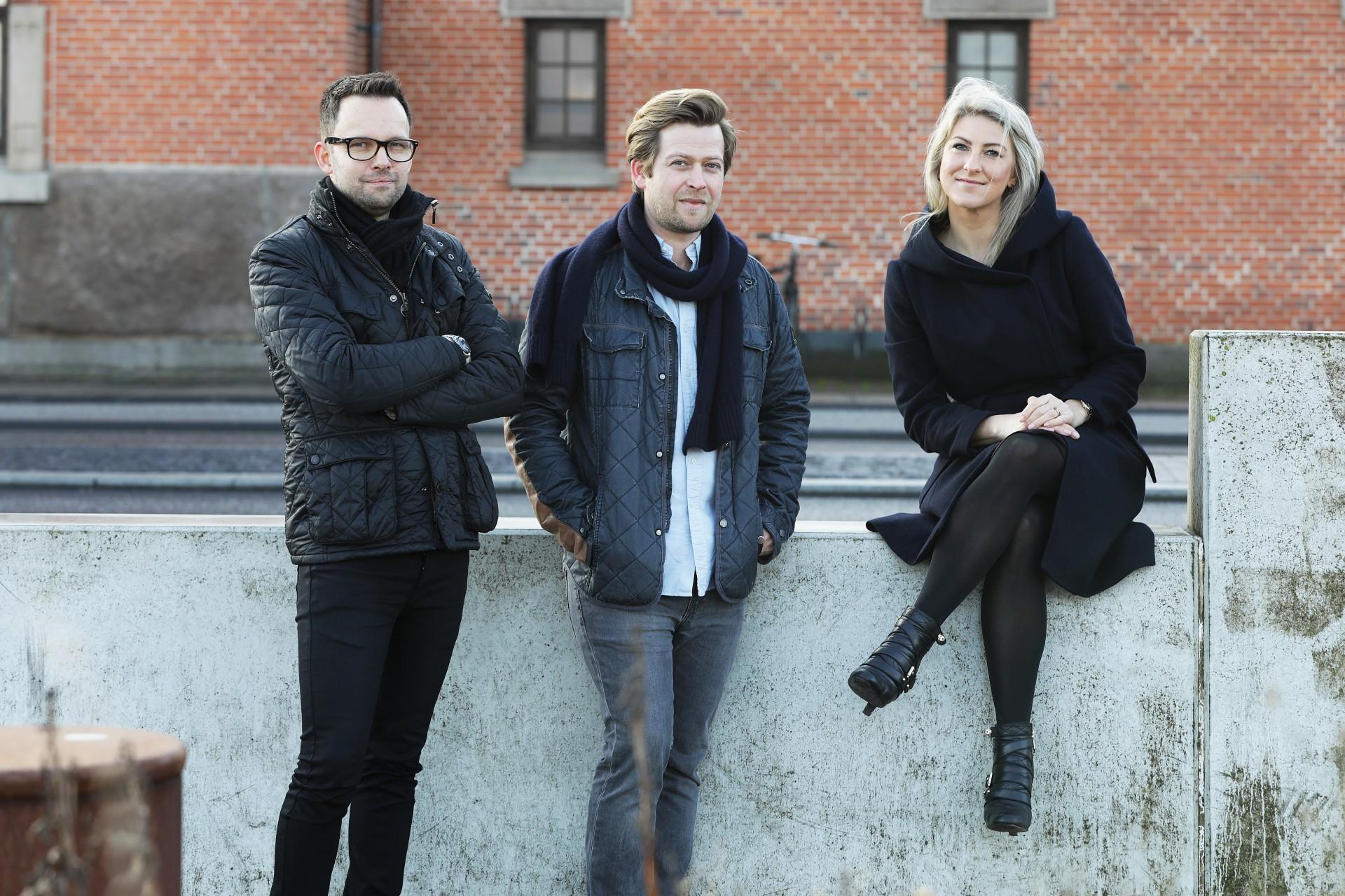 Kenneth Poulsen (tv.), arkitekt Frederik Hjardemaal og Ditte Maria Kollerup udgør ledelsen af KFS Boligbyg. Foto: Morten Holst Henriksen.