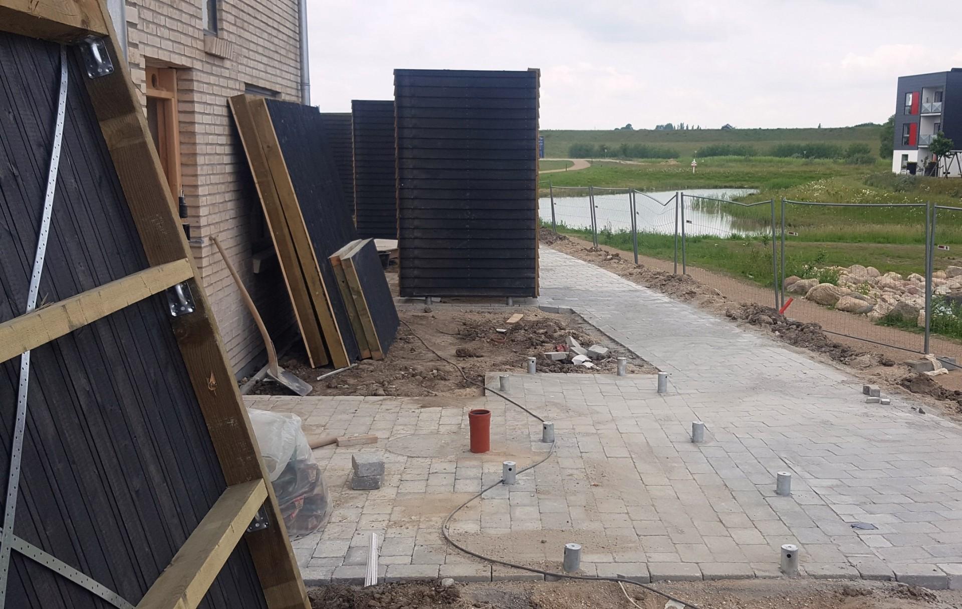 JD Byggeservice sparer seks ugers arbejde ved at skifte betonfunderingen ud med et specialproduceret skruefundament. Pressefoto.