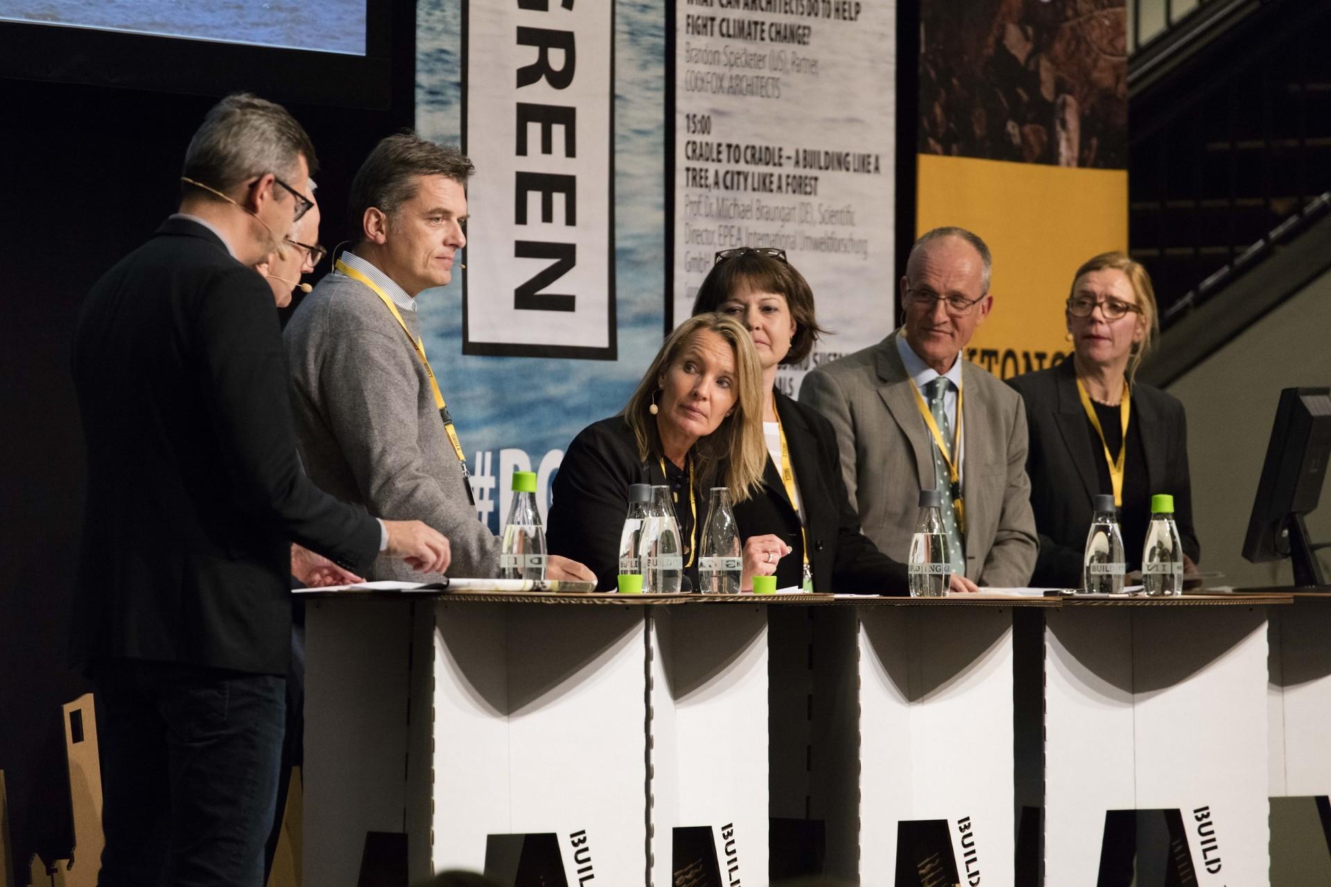 Building Green byder på debatter og diskussioner med repræsentanter fra byggebranchen. Pressefoto.