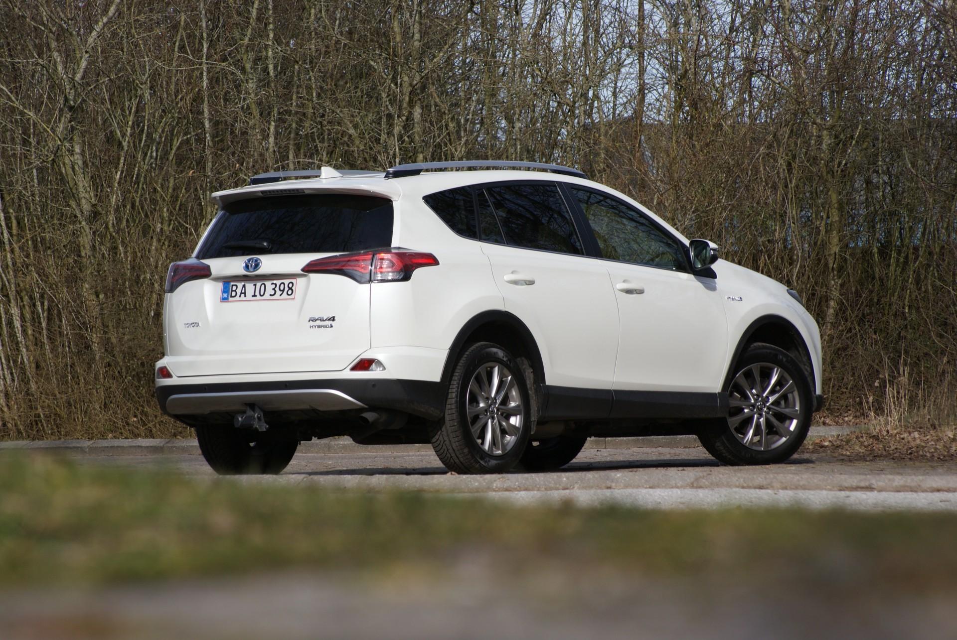 RAV4 Hybrid må kun trække 1650 kg, hvor de tradtionelle udgaver må trække op til 2 tons.