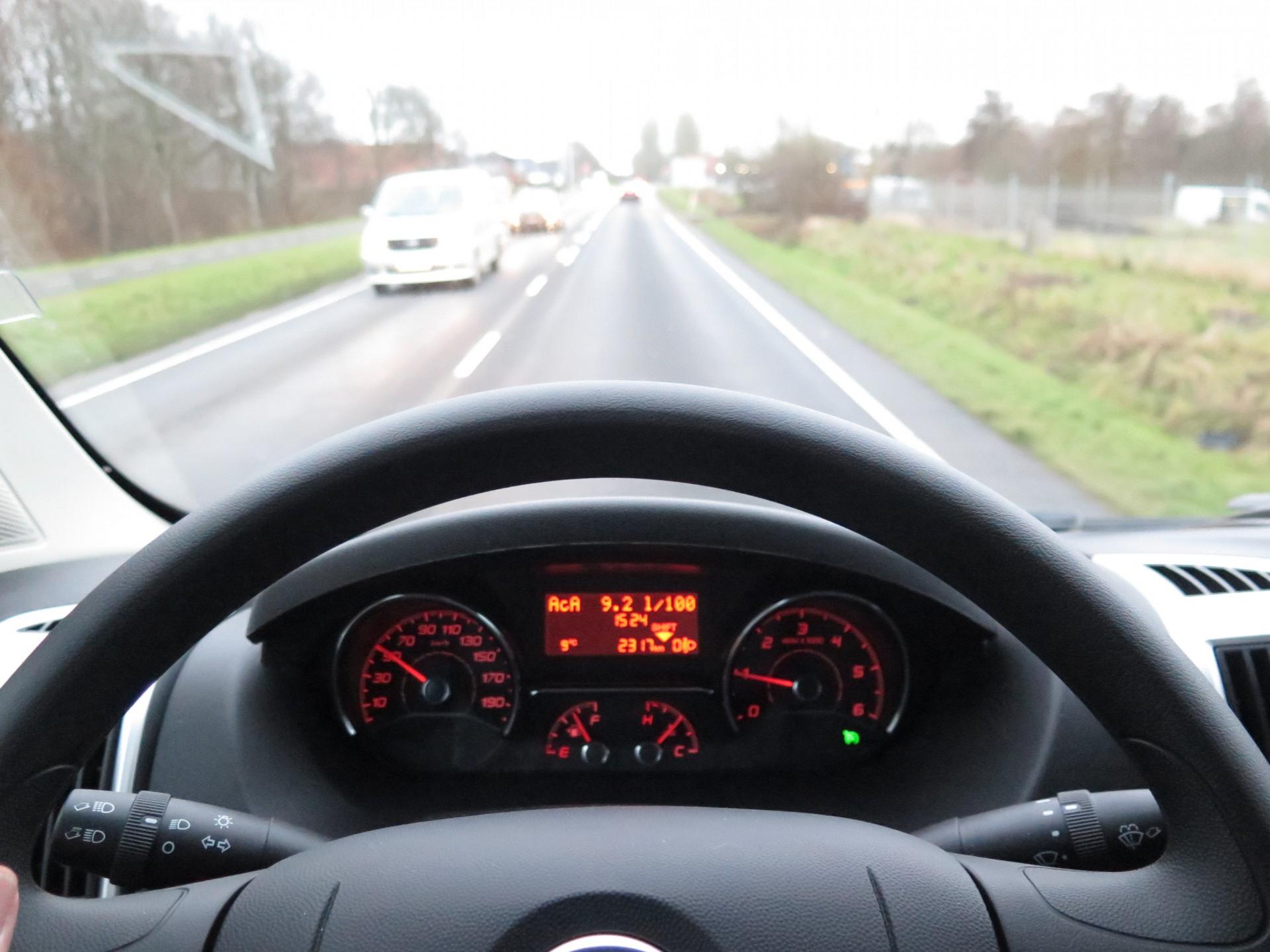 Man føler sig godt tilpas bag rattet i Fiat Ducato. Foto: Jens Jessen.