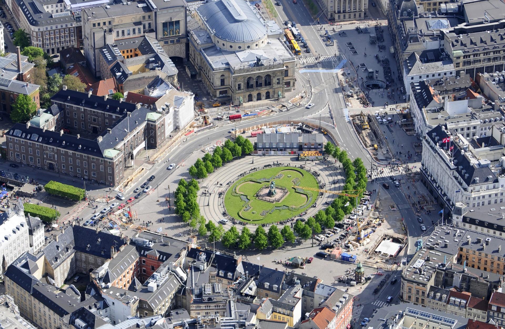 Luftfoto af pladsen fra før arbejdet på Kongens Nytorv gik i gang. Foto: Metroselskabet.