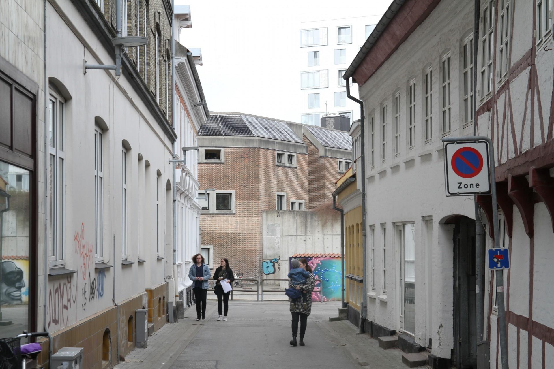 Flere gader kræver stadivæk en kærlig hånd. Foto: Emil Filtenborg.