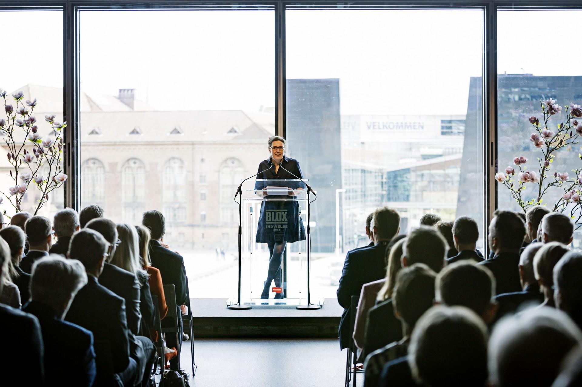 BLOX er designet af partner i det hollandske arkitektfirma OMA Ellen van Loon, som også talte ved indvielsen. Hun har tegnet et levende hus, der bidrager til byens puls og inviterer mange ned til havnen. Pressefoto: Søren Svendsen.
