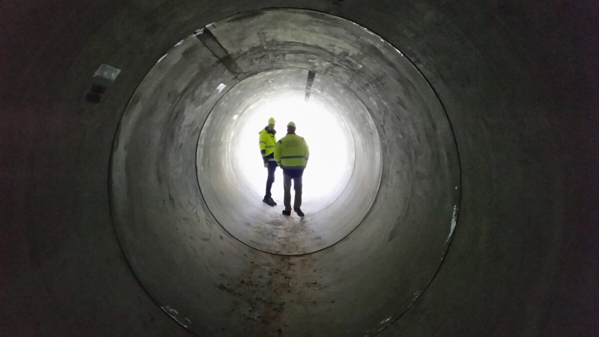 2 mænd i en skbrudstunnel