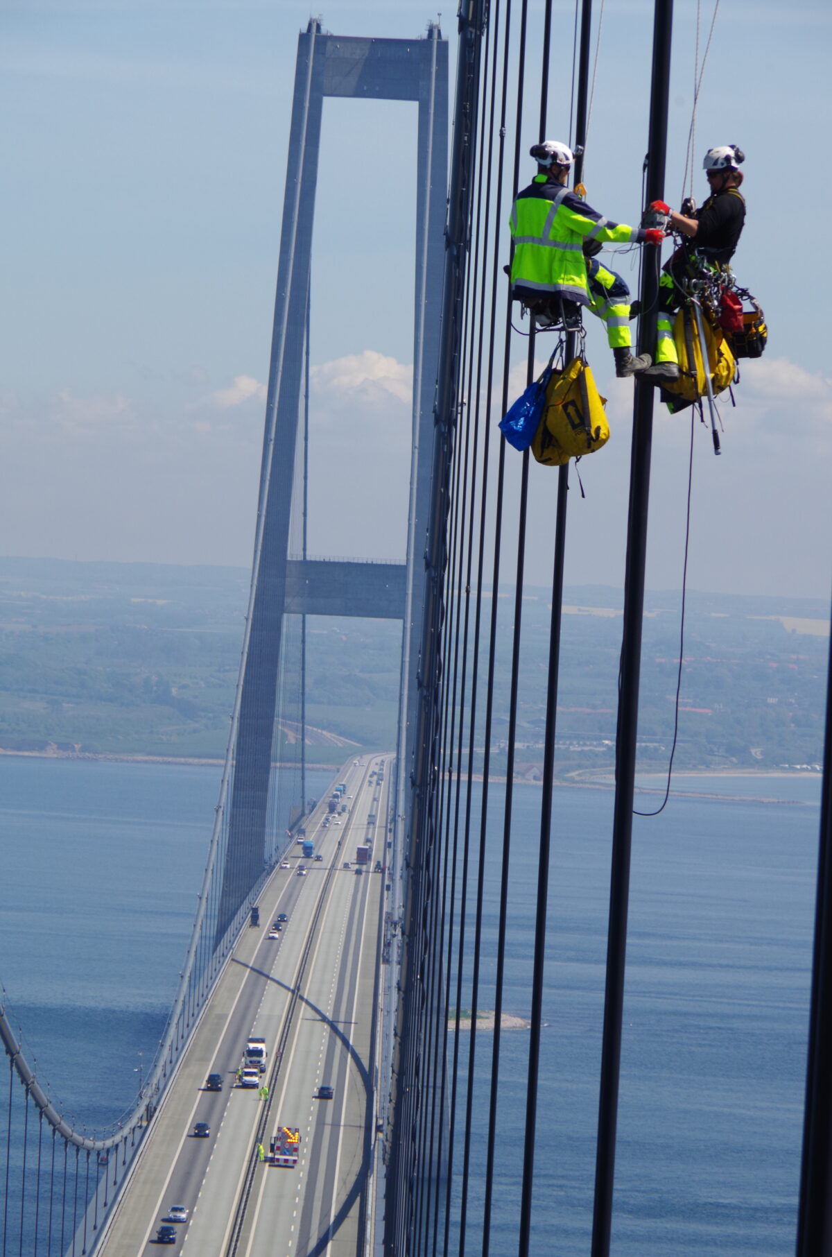 Rope access medarbejder ved bro